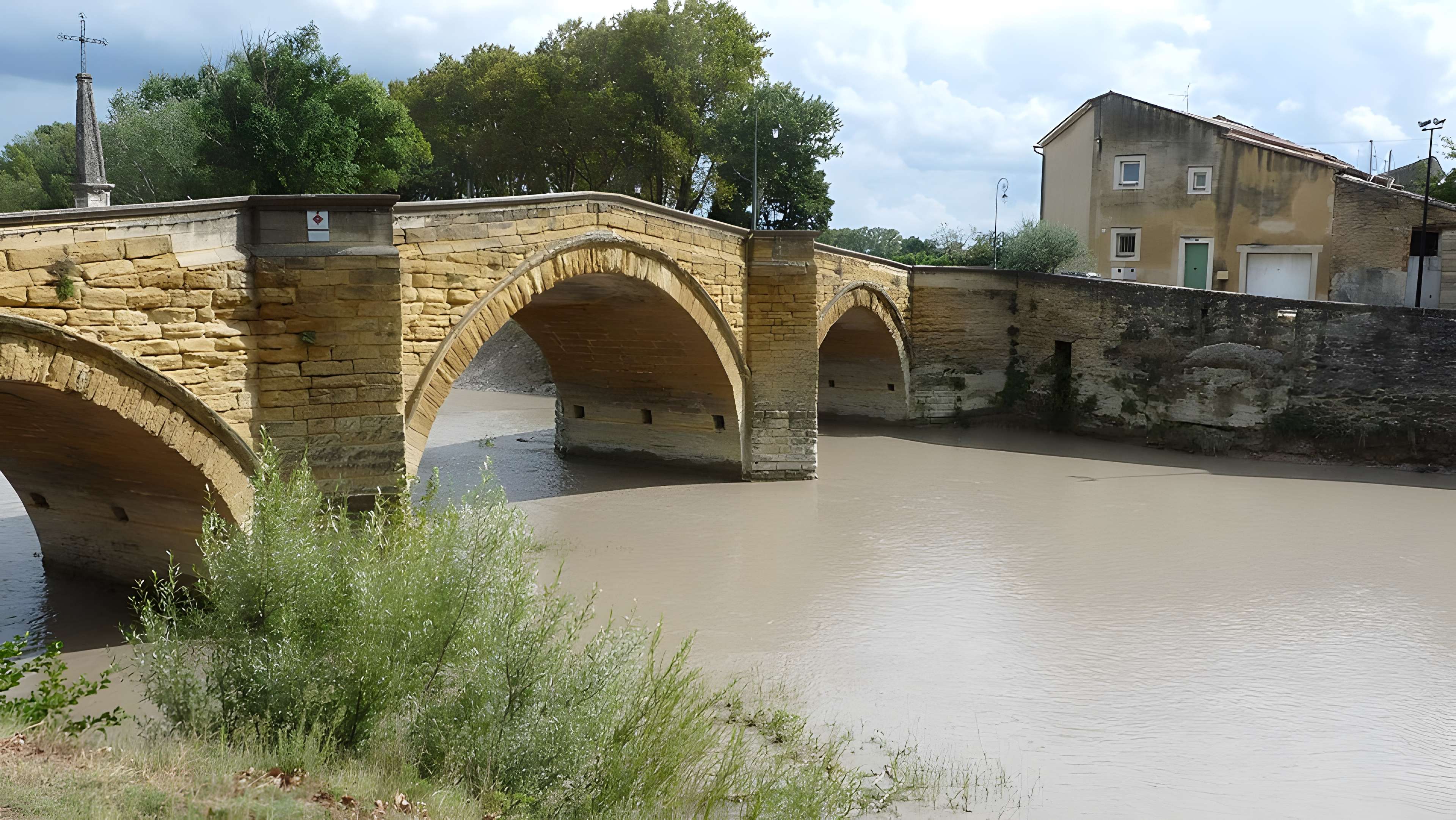 Pont sur l'Ouvèze de Bédarrides