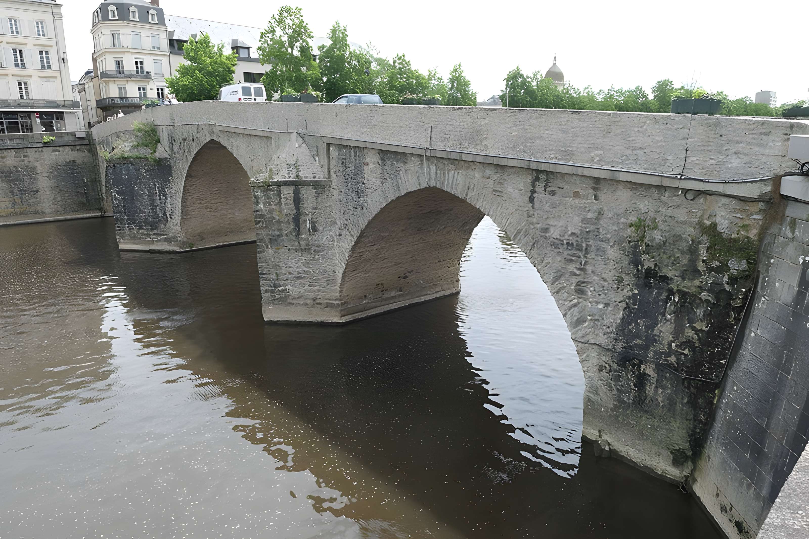 Pont Vieux de Laval