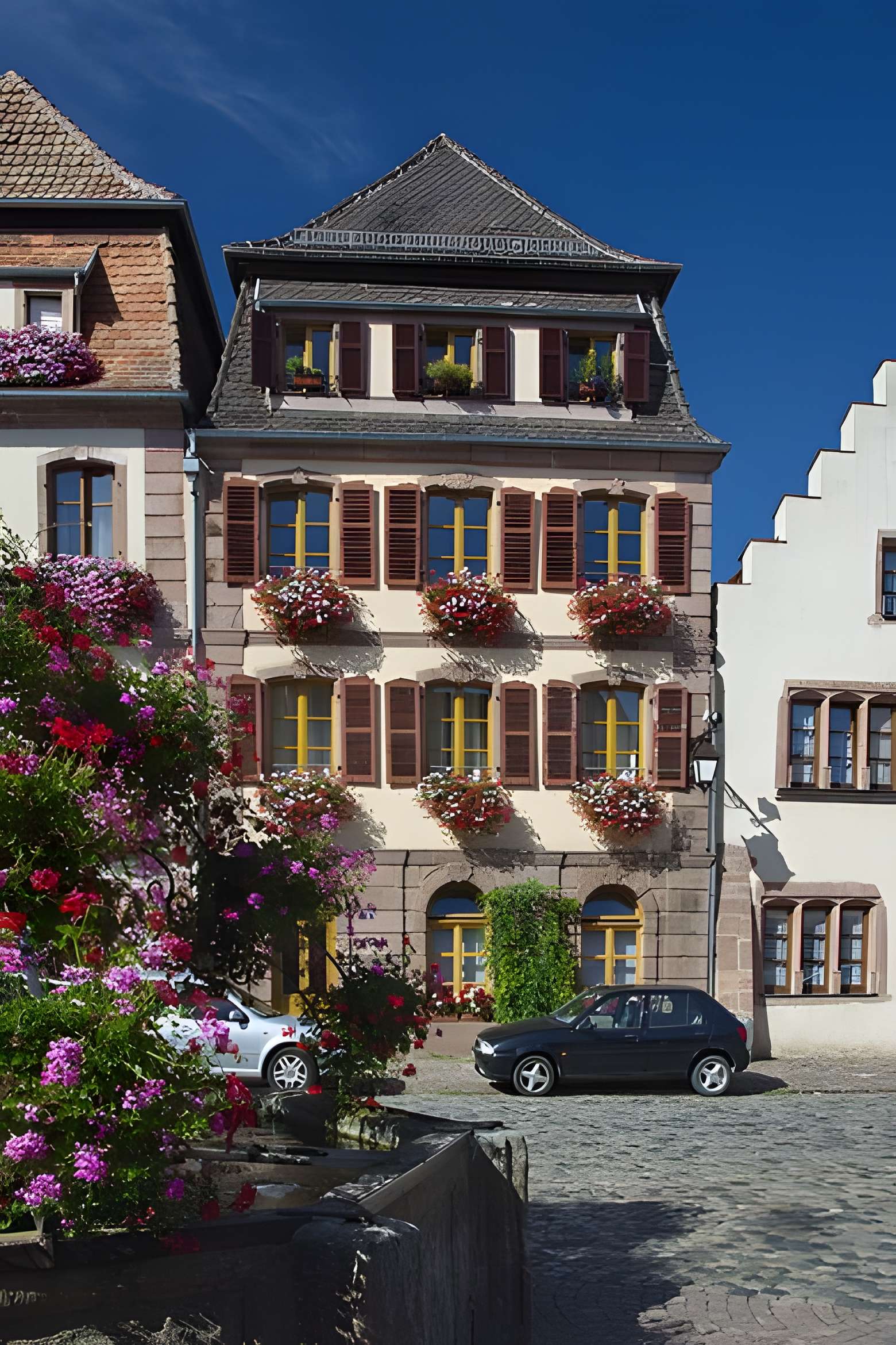 Immeuble au 8 Place du Docteur-Pierre-Walter à Bergheim 