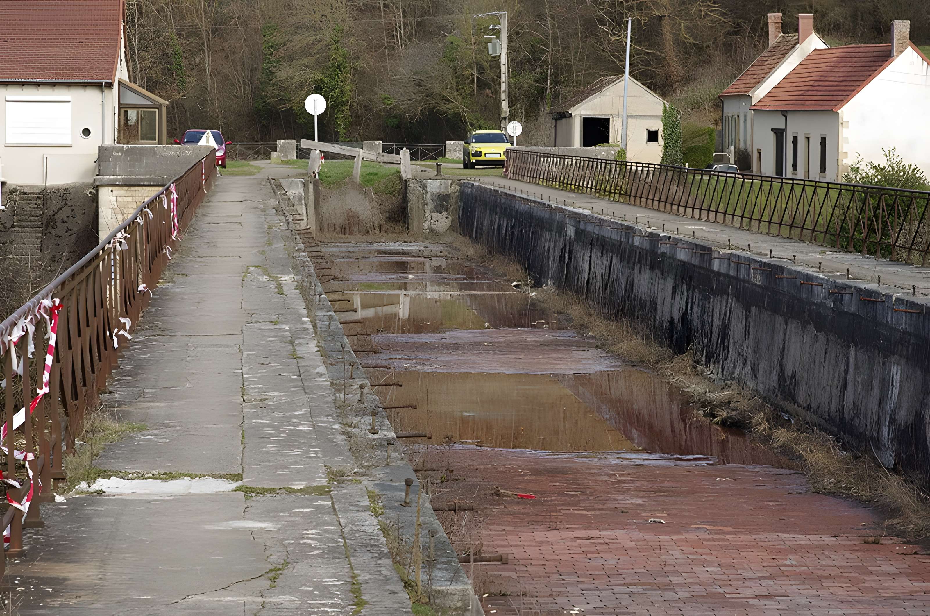 Pont-canal de La Croix