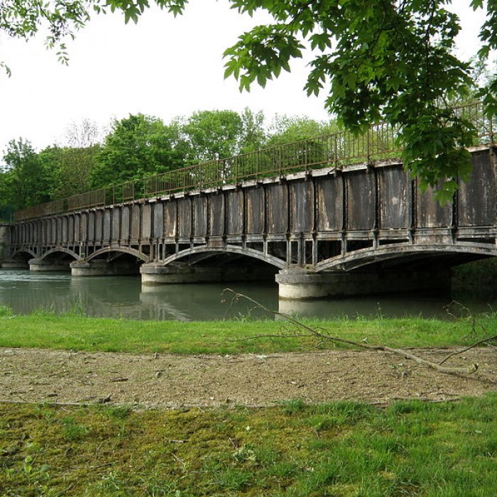 Photo de Pont-canal enjambant la Seine à Barberey-Saint-Sulpice