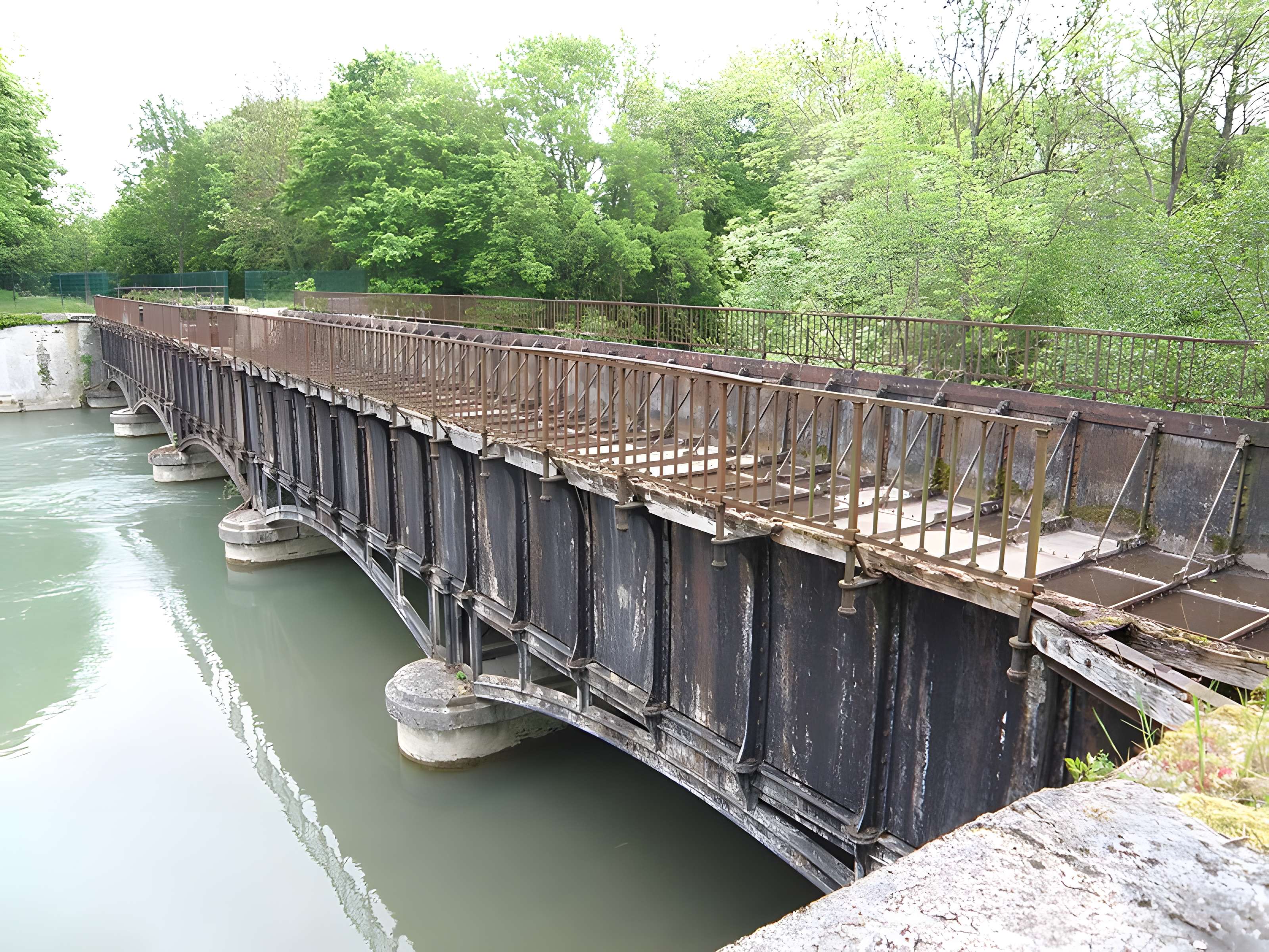 Pont-canal enjambant la Seine à Barberey-Saint-Sulpice