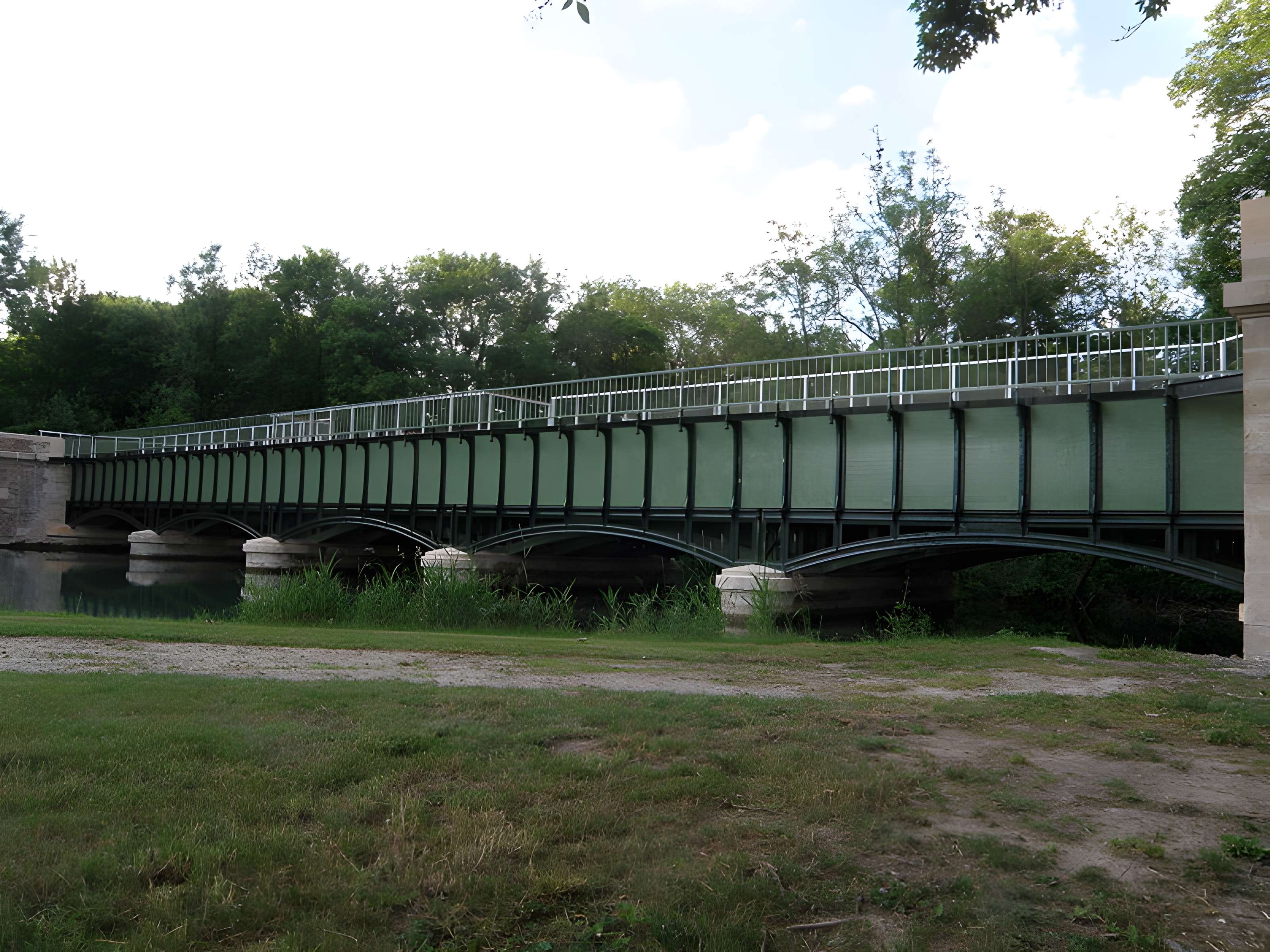 Pont-canal enjambant la Seine à Barberey-Saint-Sulpice