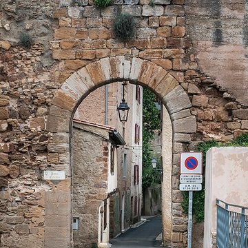 Porte Calvières dAlet-les-Bains