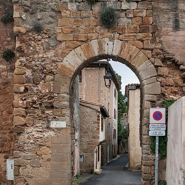 Porte Calvières dAlet-les-Bains