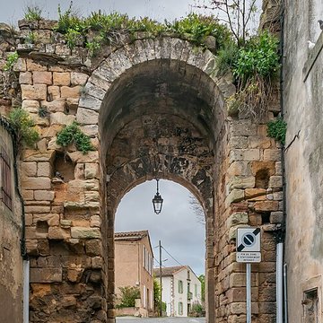 Porte Calvières dAlet-les-Bains