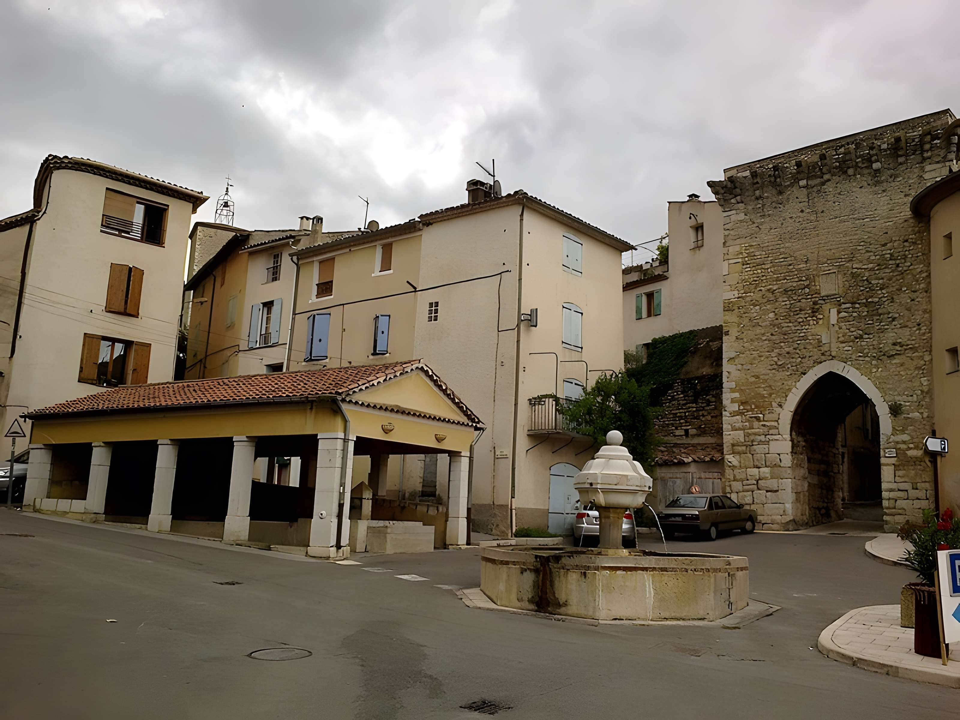 Porte d'Ayguières à Riez