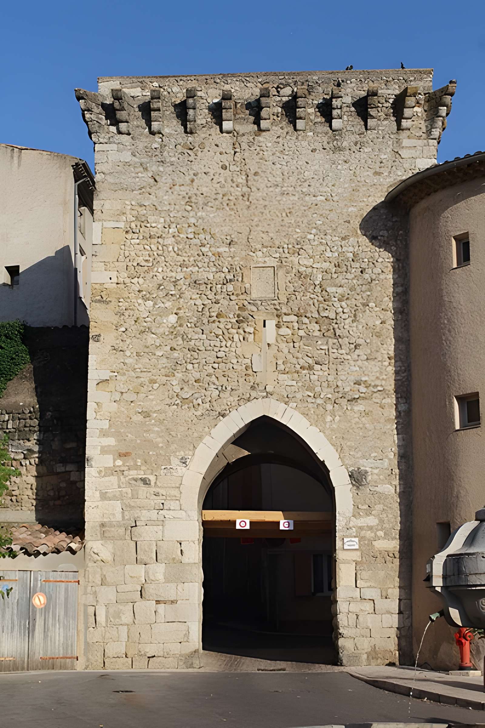 Porte d'Ayguières à Riez