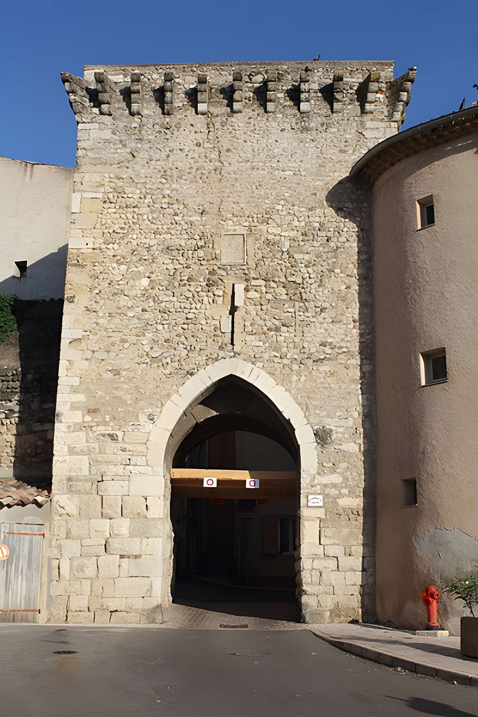 Porte d'Ayguières à Riez
