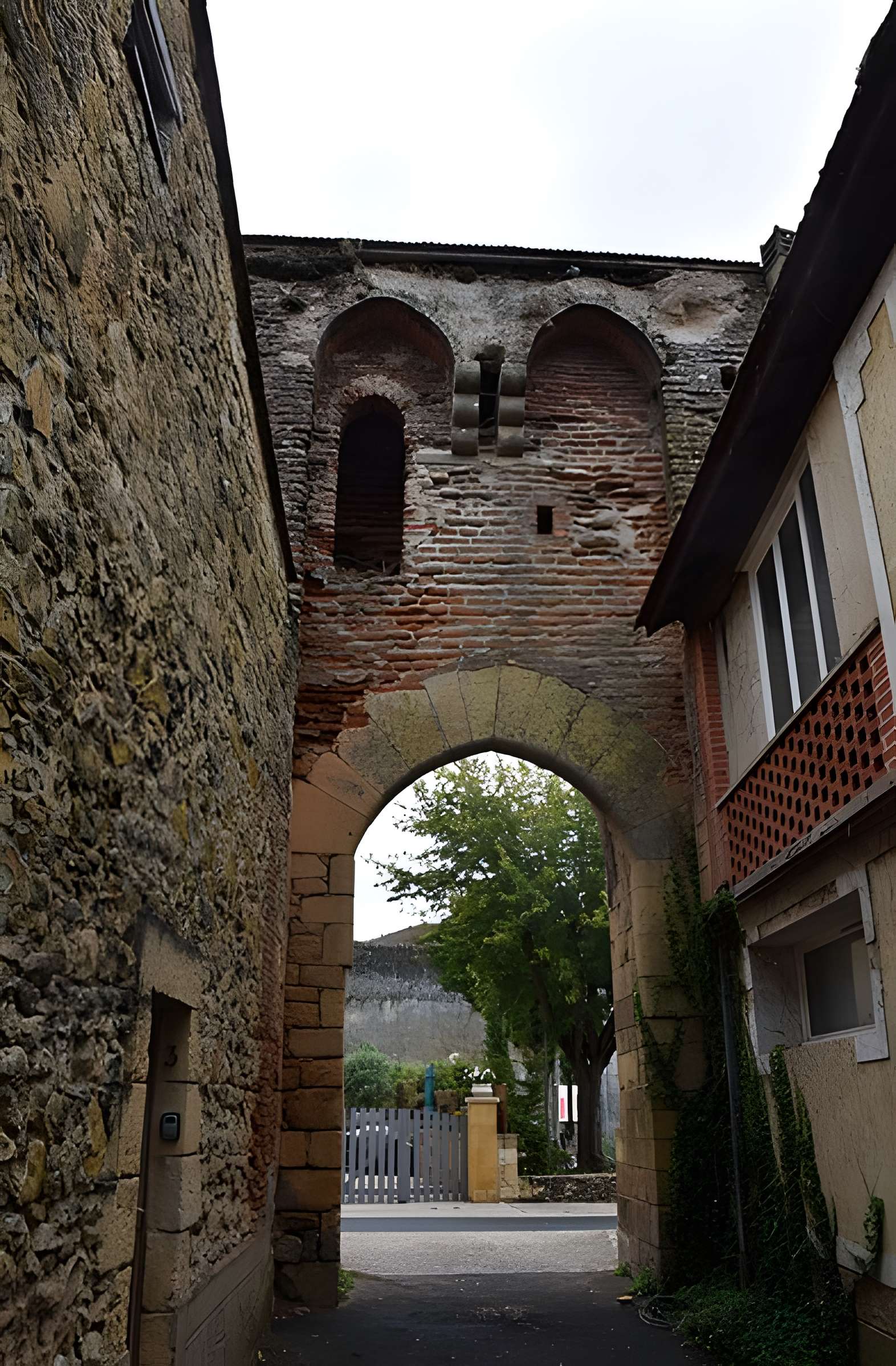 Porte des fortifications dite Porte Romaine