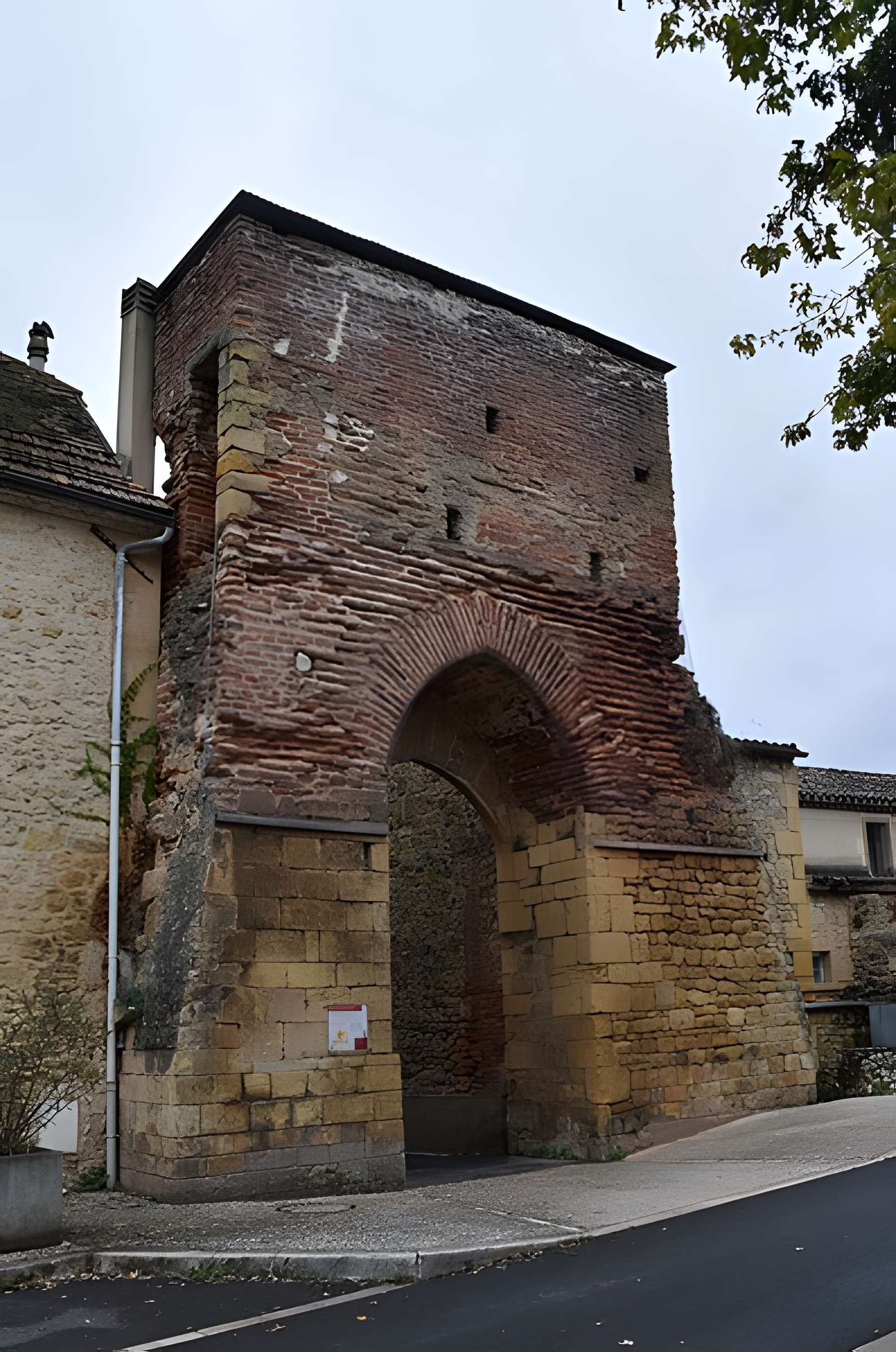 Porte des fortifications dite Porte Romaine