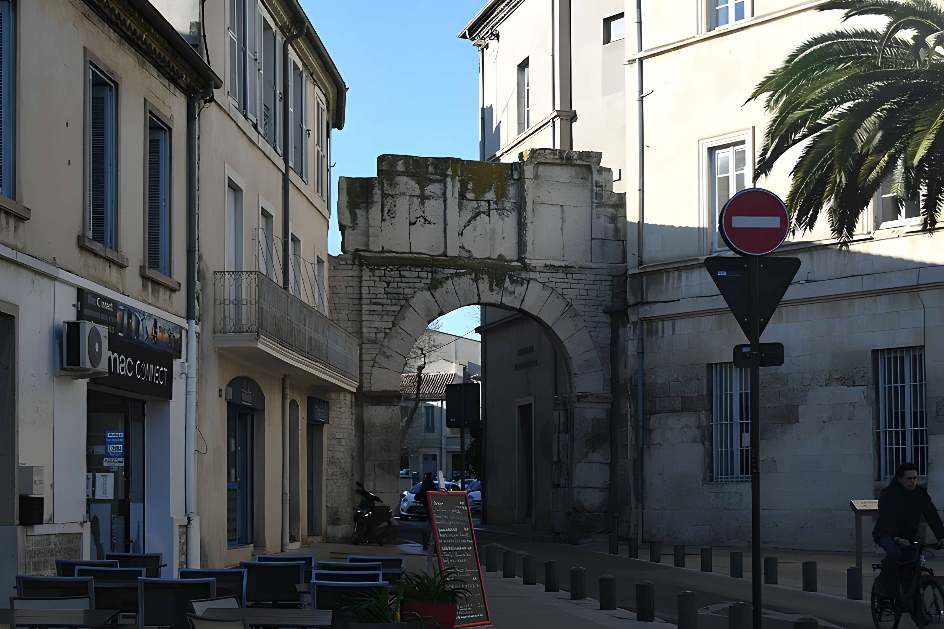Porte d'Espagne dite de France