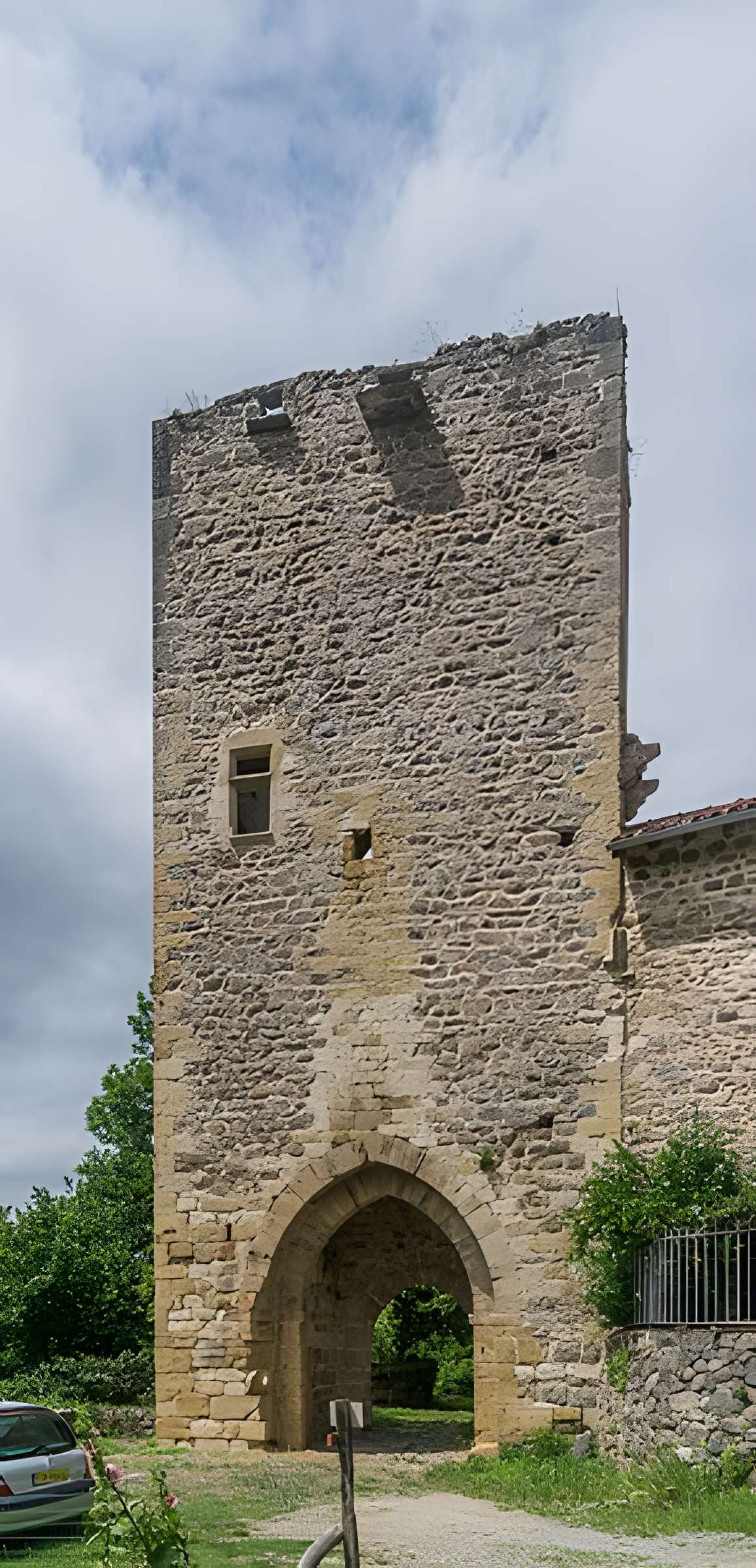 Porte de la Barbacane de Peyrusse-le-Roc