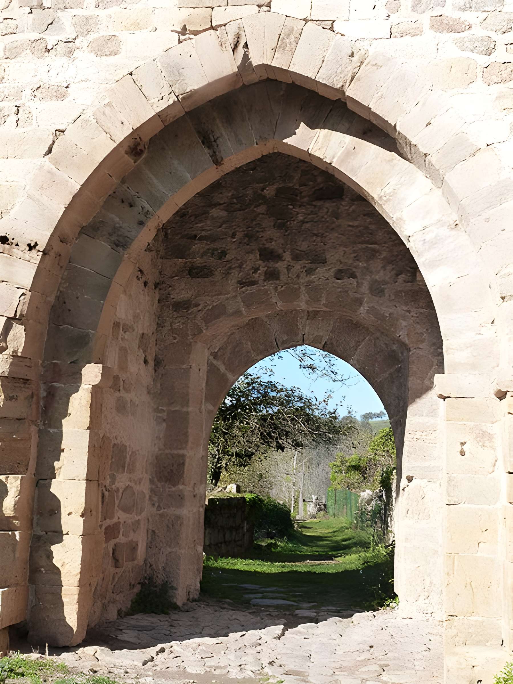 Porte de la Barbacane de Peyrusse-le-Roc
