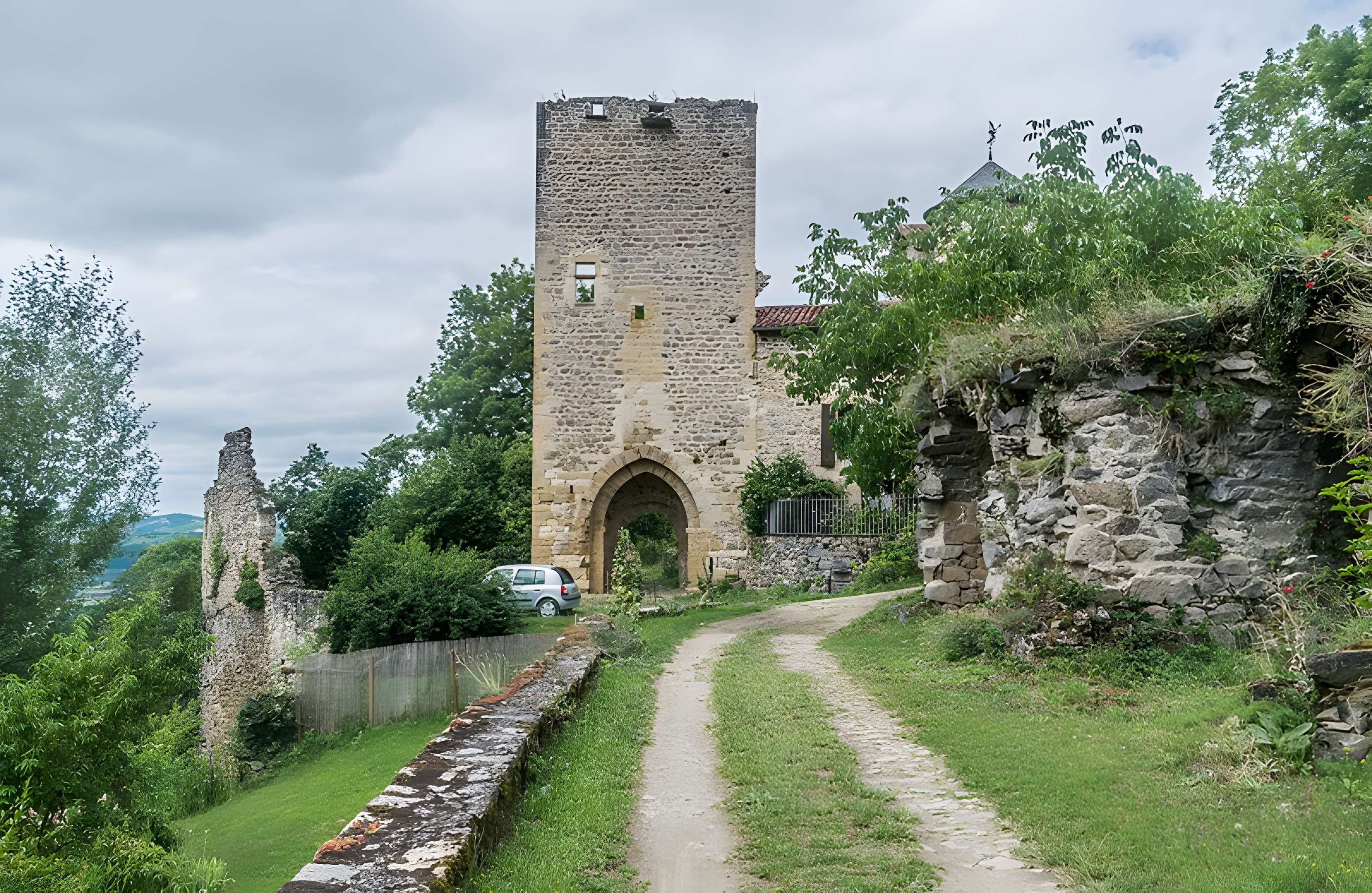 Porte de la Barbacane de Peyrusse-le-Roc