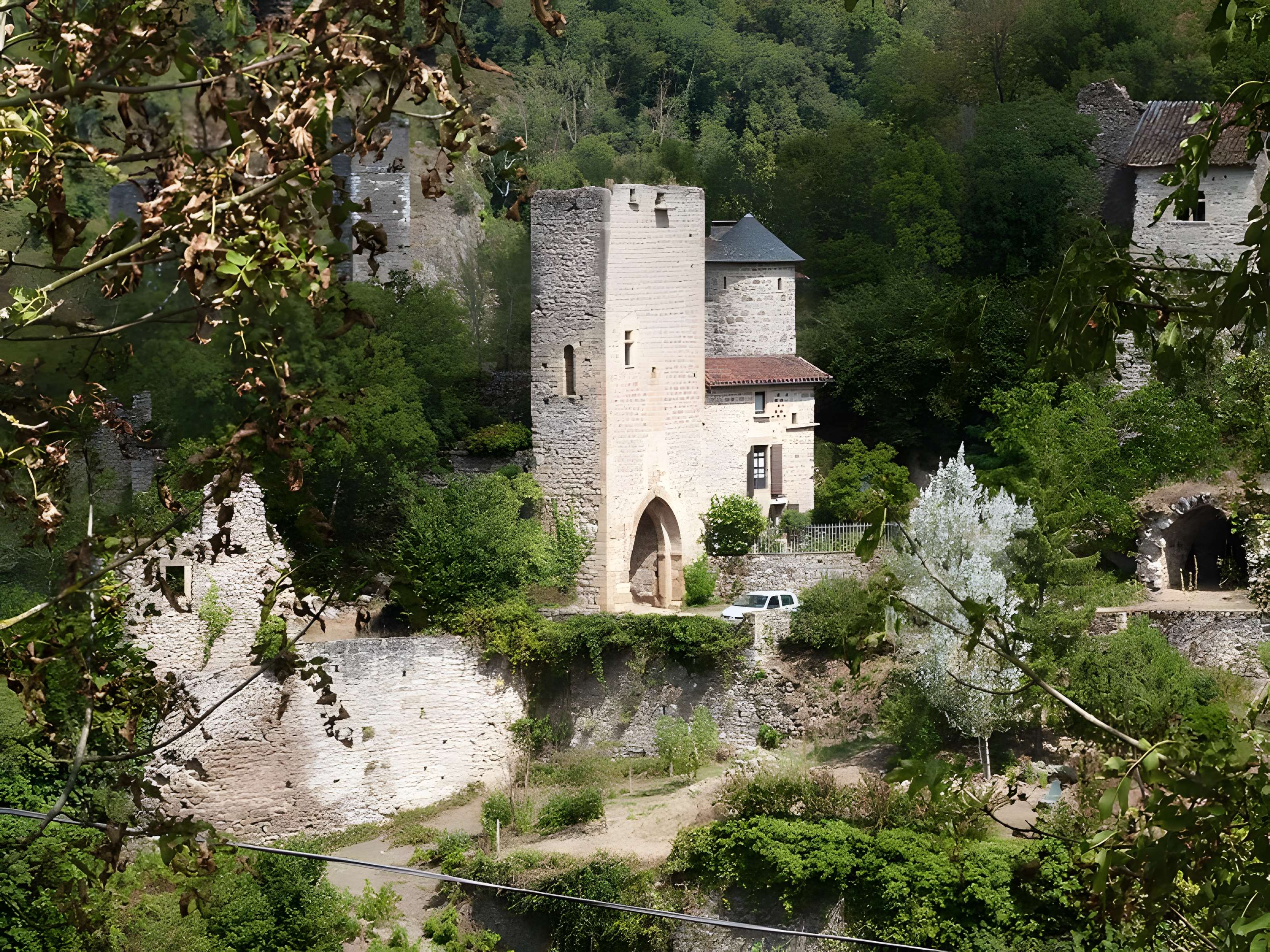Porte de la Barbacane de Peyrusse-le-Roc