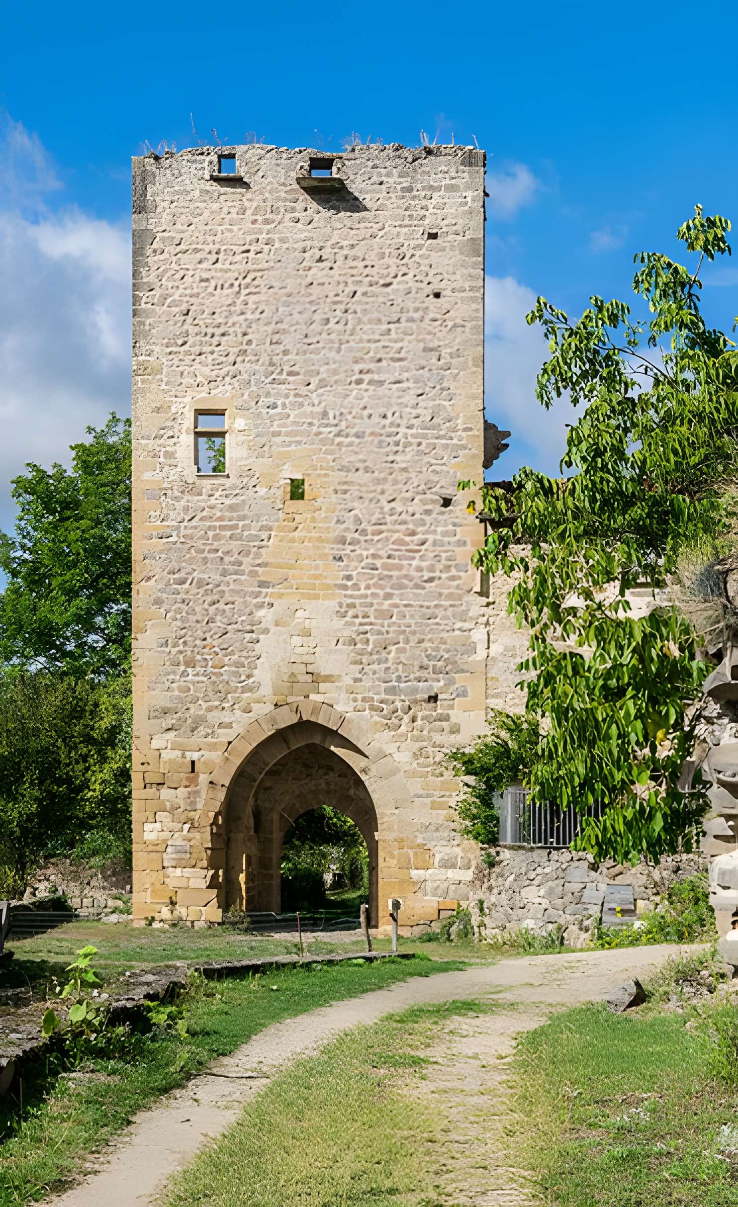 Porte de la Barbacane de Peyrusse-le-Roc