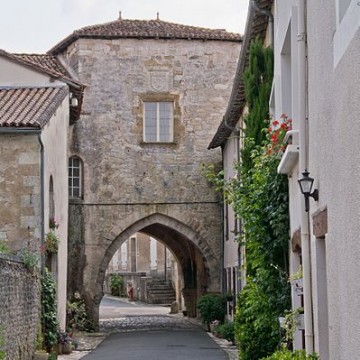 porte de l aumonerie a charroux