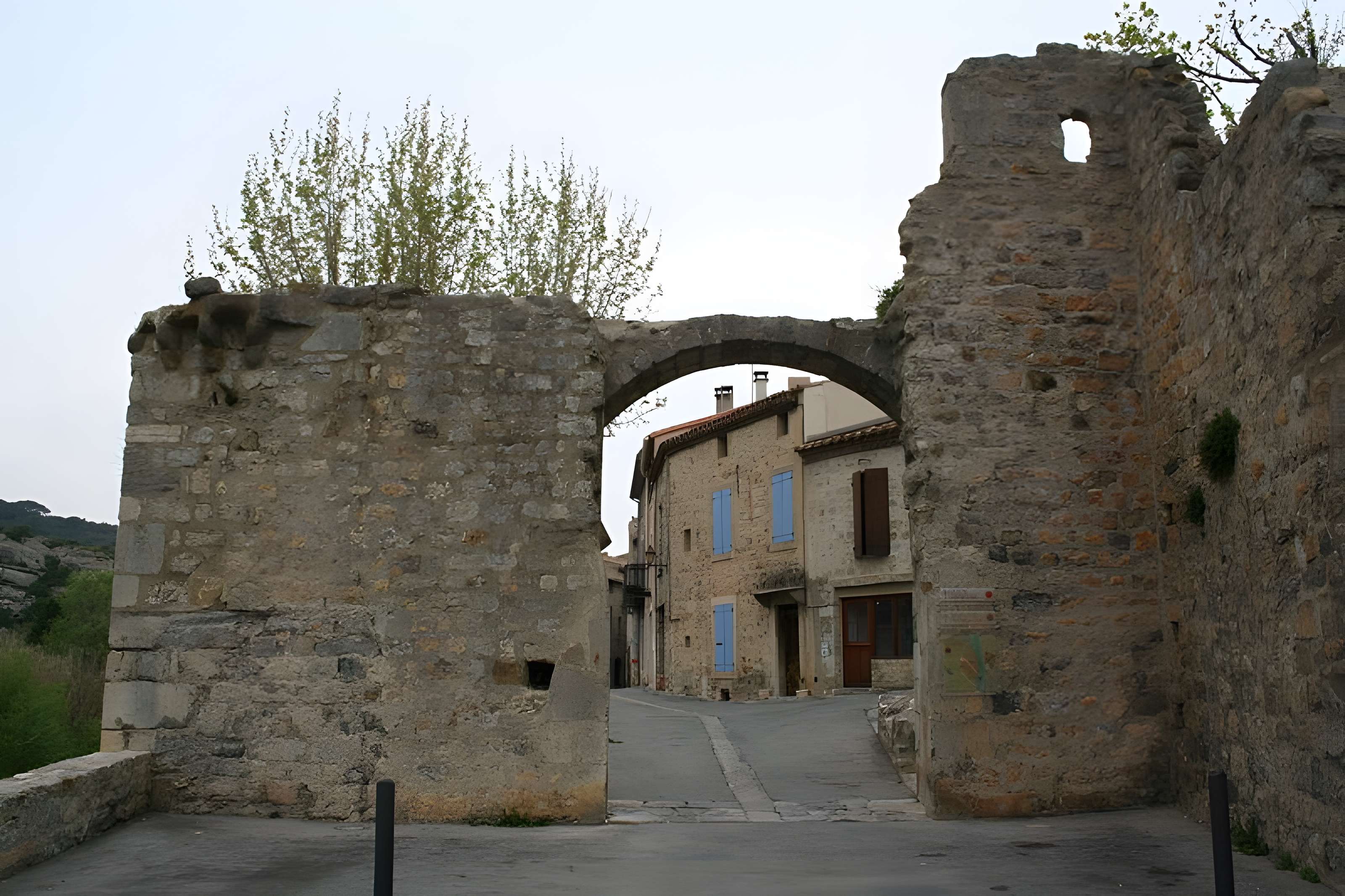 Porte de l'Eau à Lagrasse 