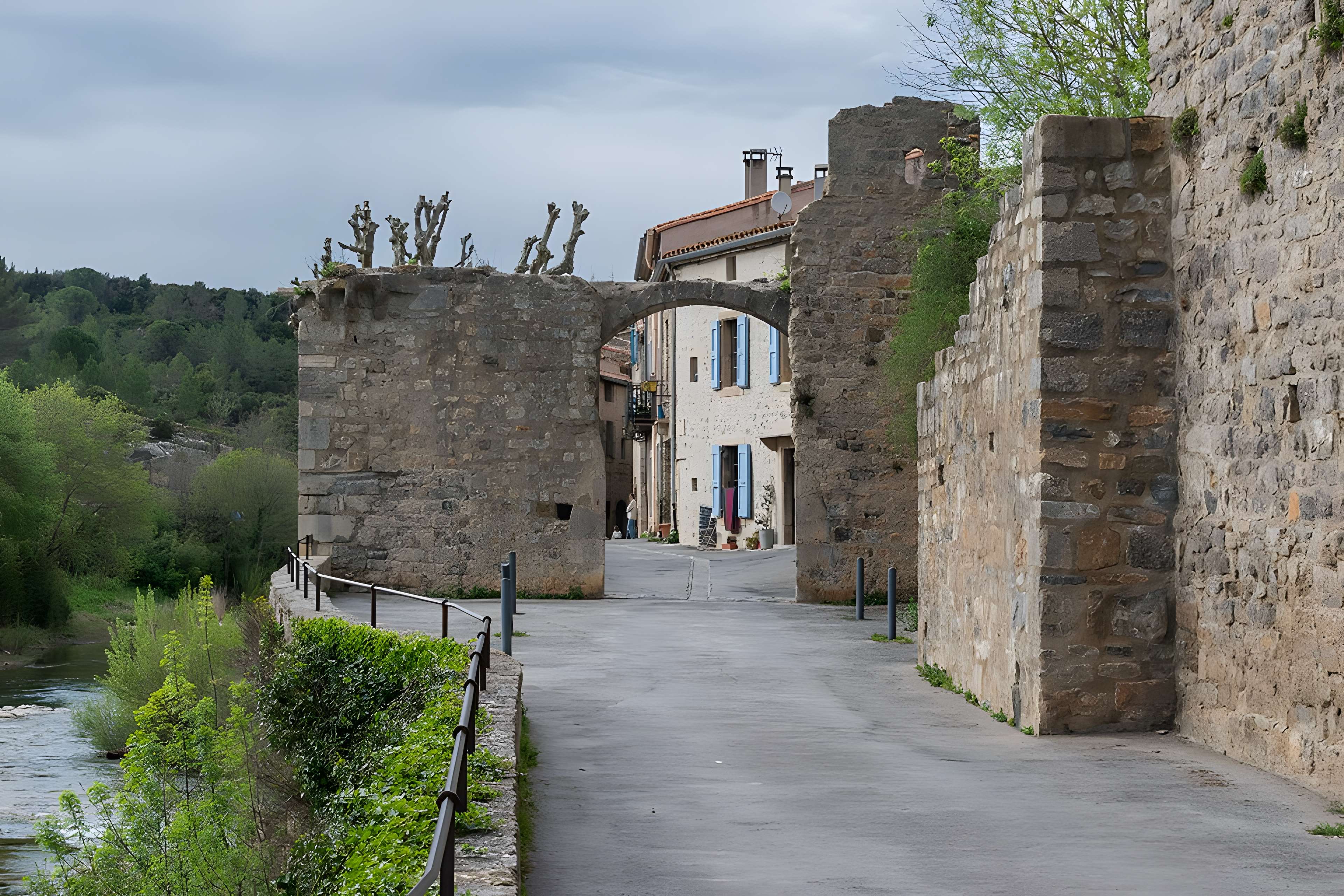Porte de l'Eau à Lagrasse