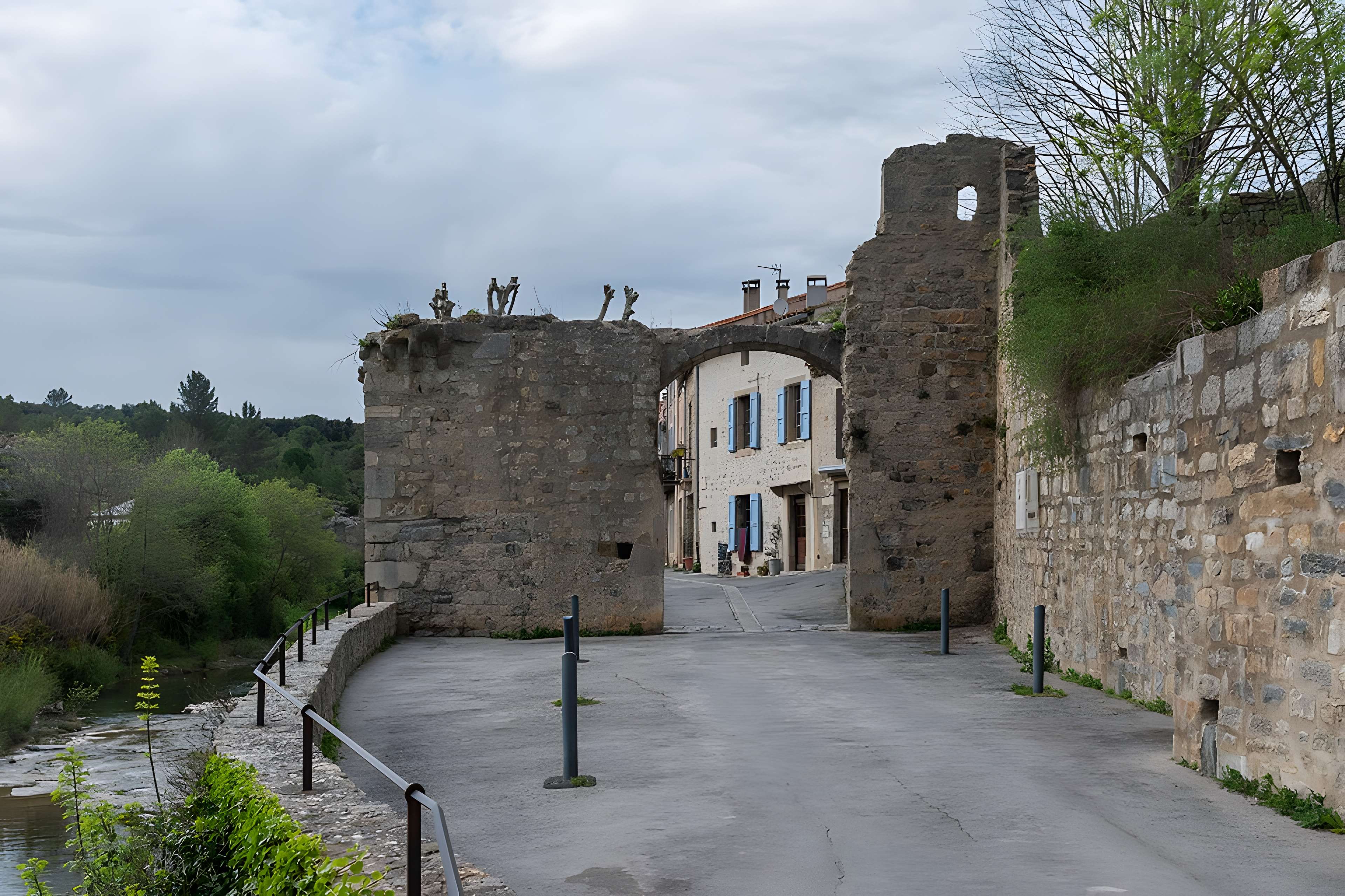 Porte de l'Eau à Lagrasse