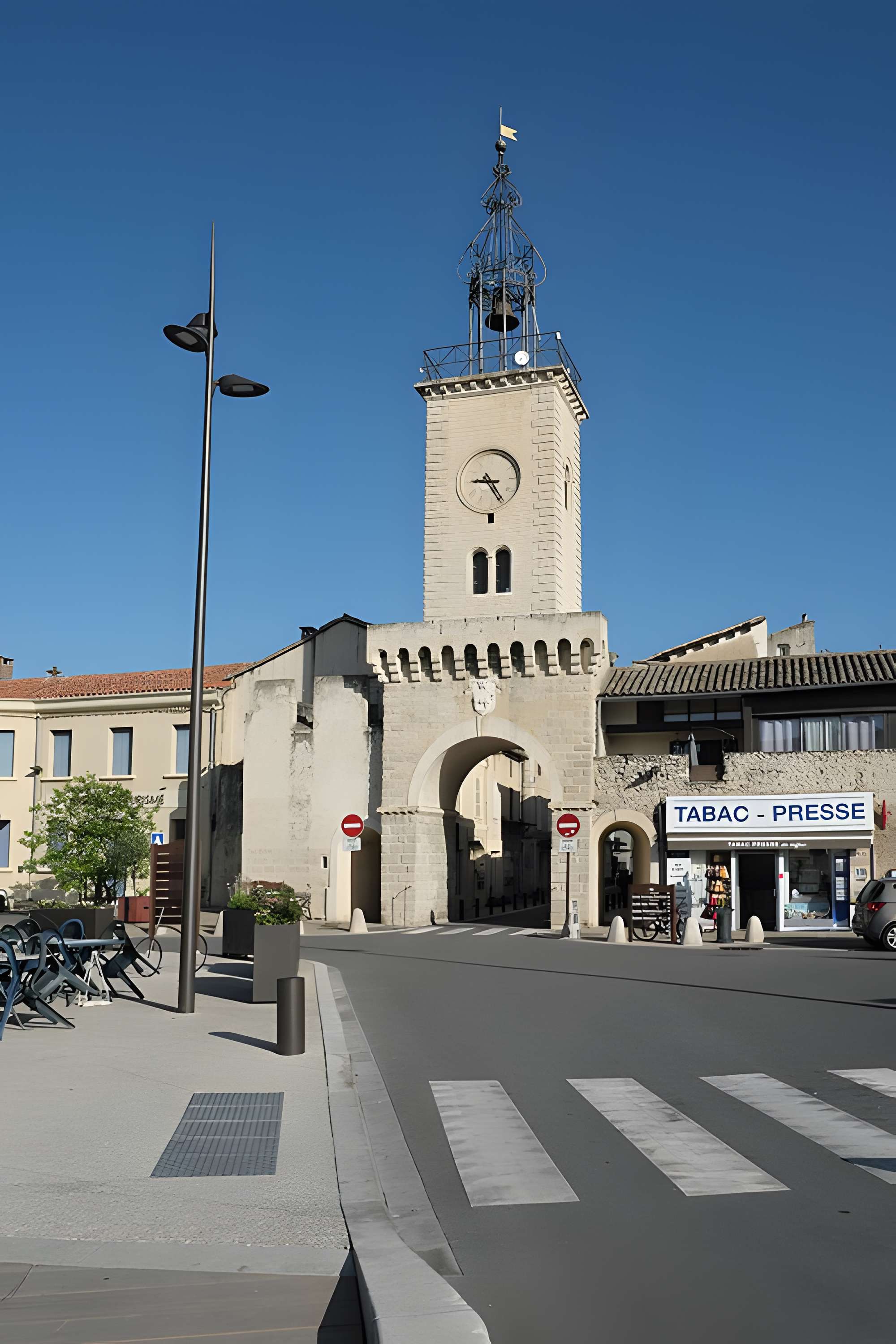 Porte de l'Horloge du Thor