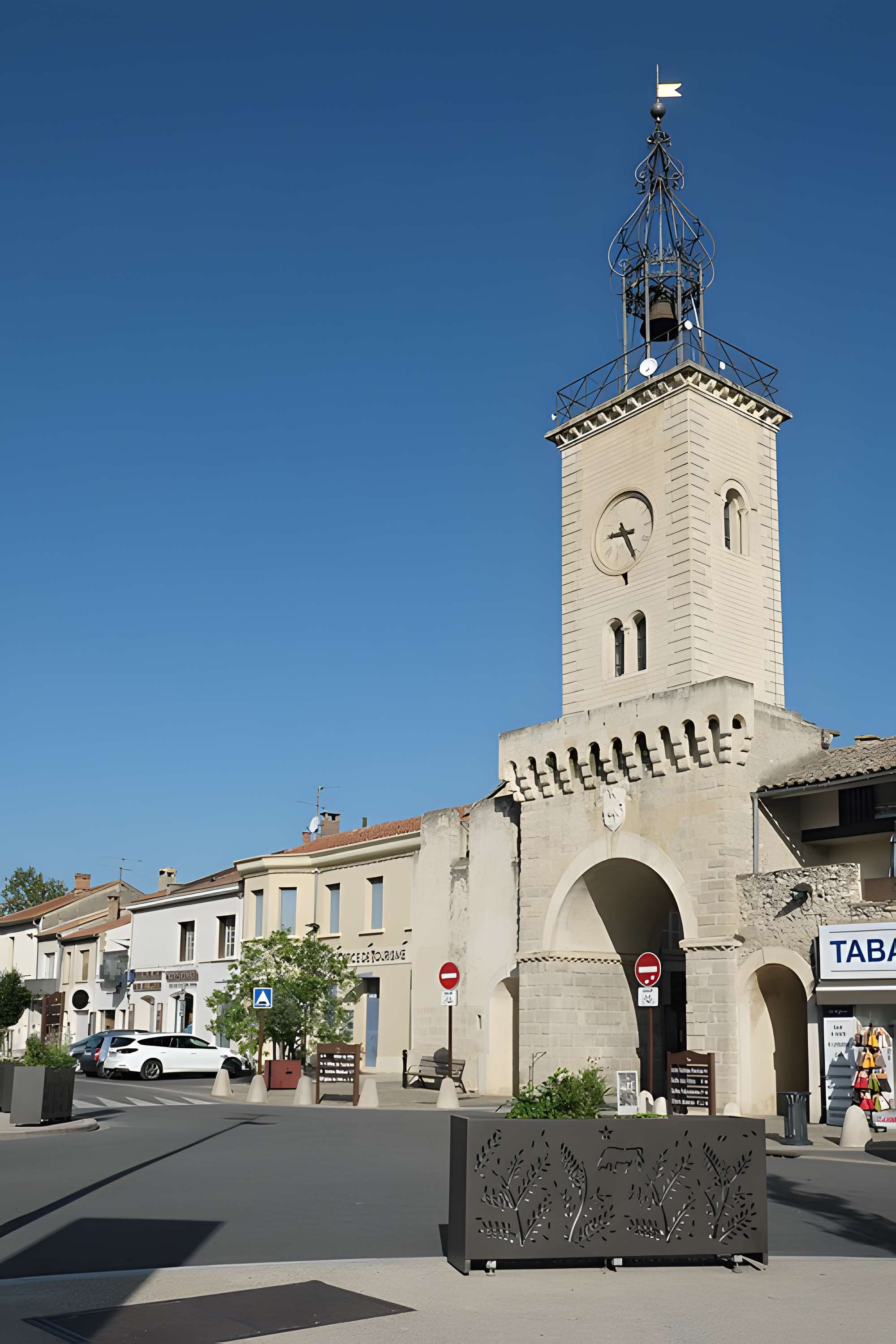Porte de l'Horloge du Thor