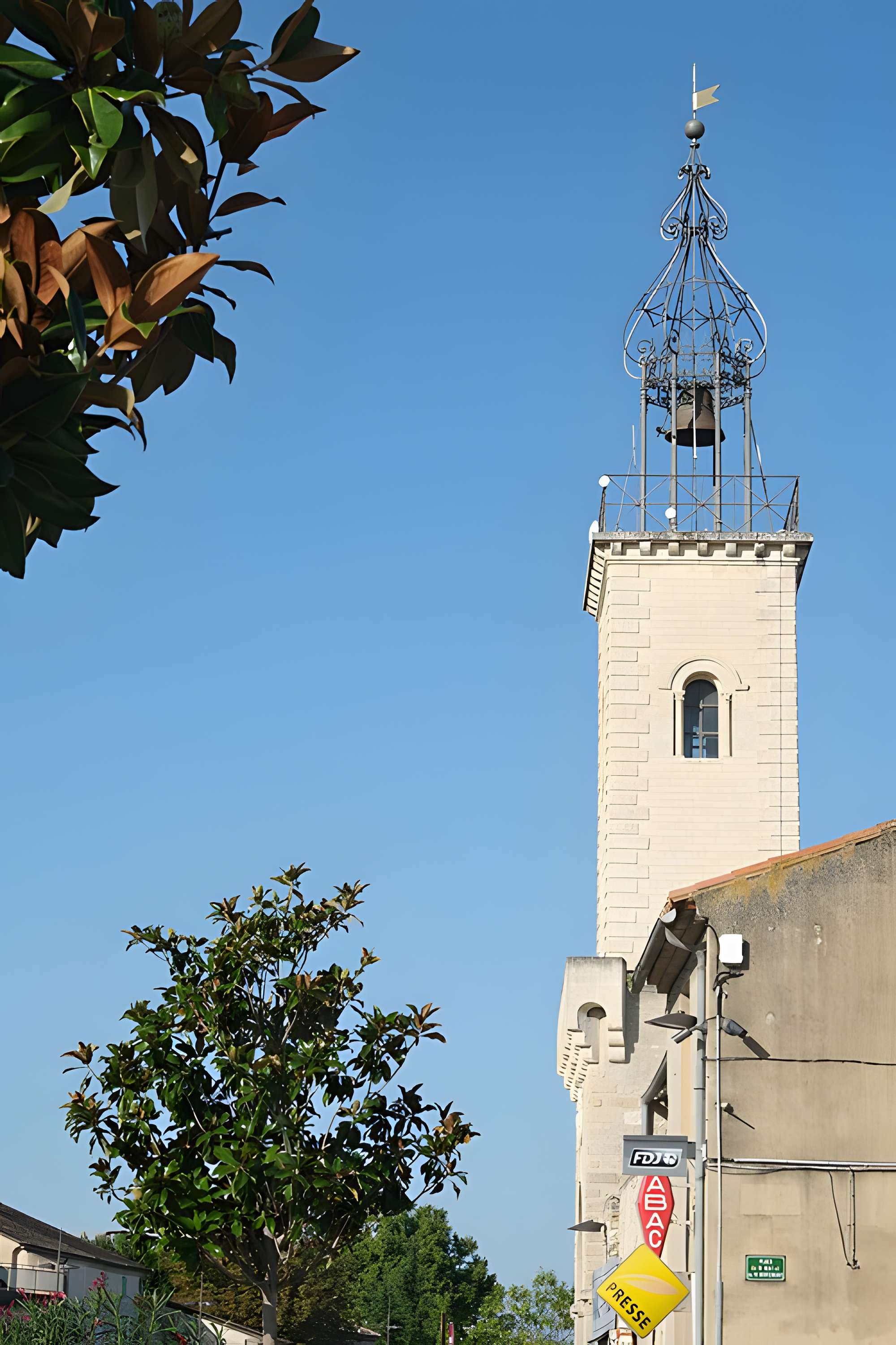 Porte de l'Horloge du Thor