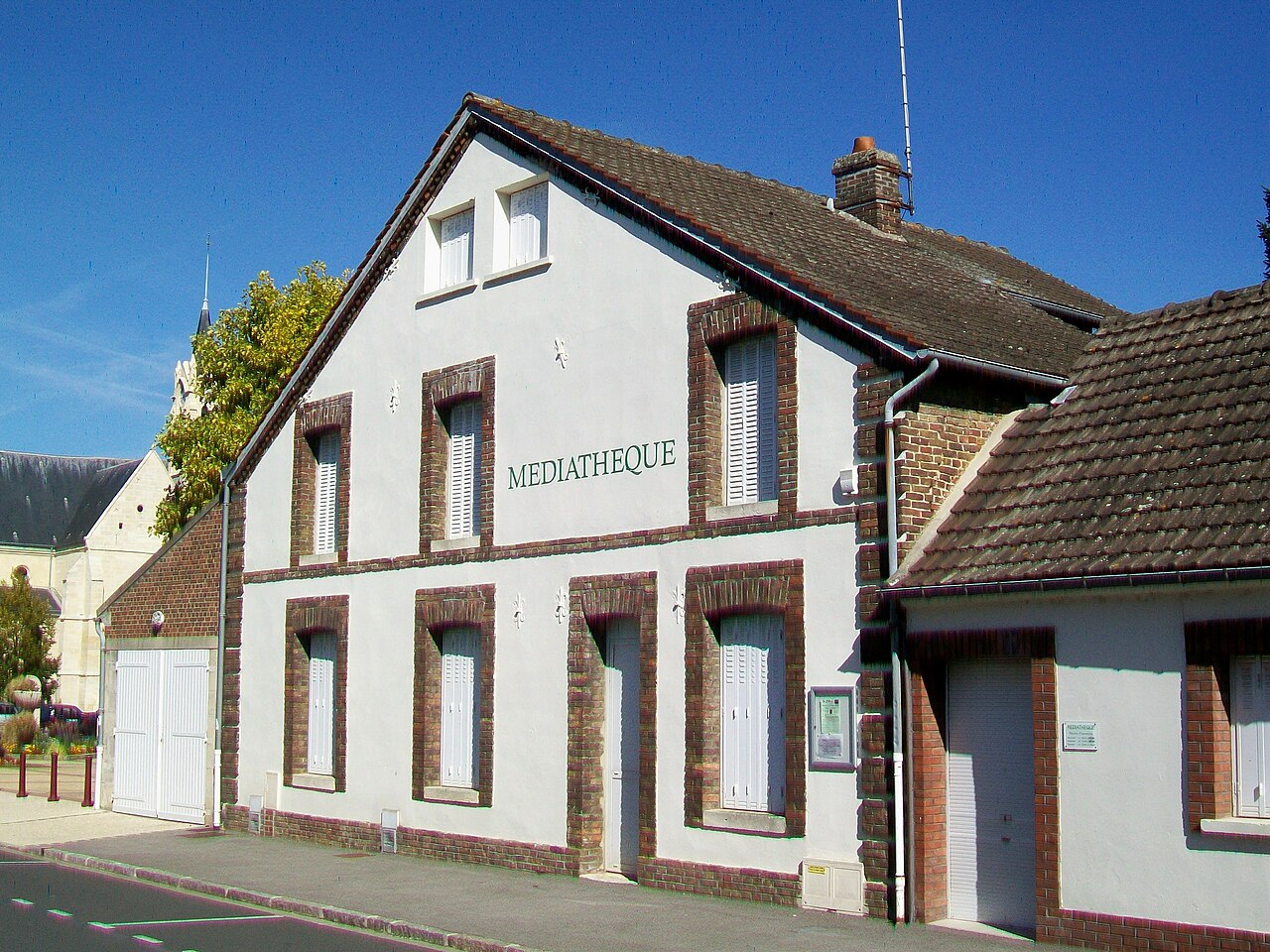 Porte du manoir de Longueil-Sainte-Marie