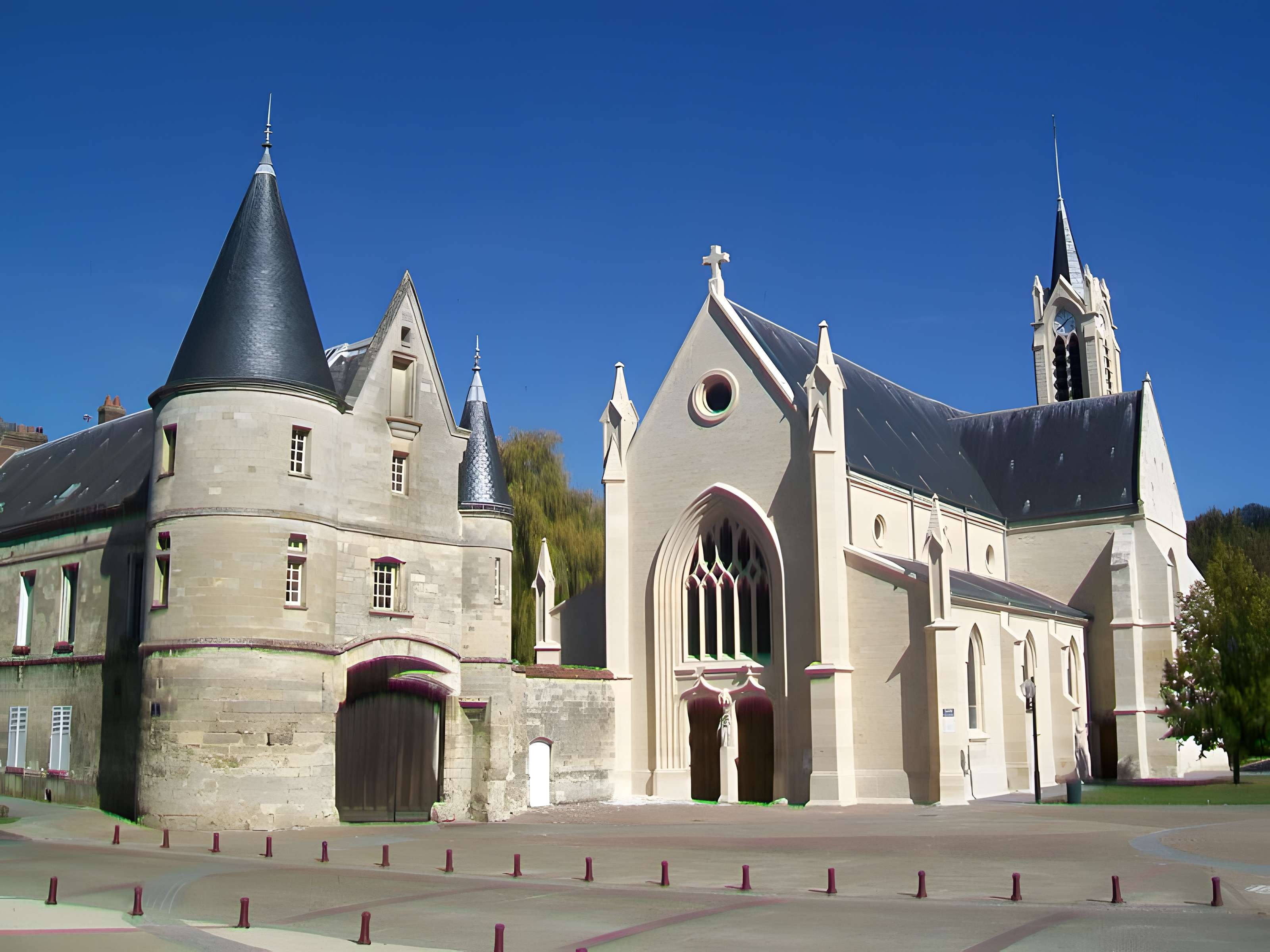 Porte du manoir de Longueil-Sainte-Marie