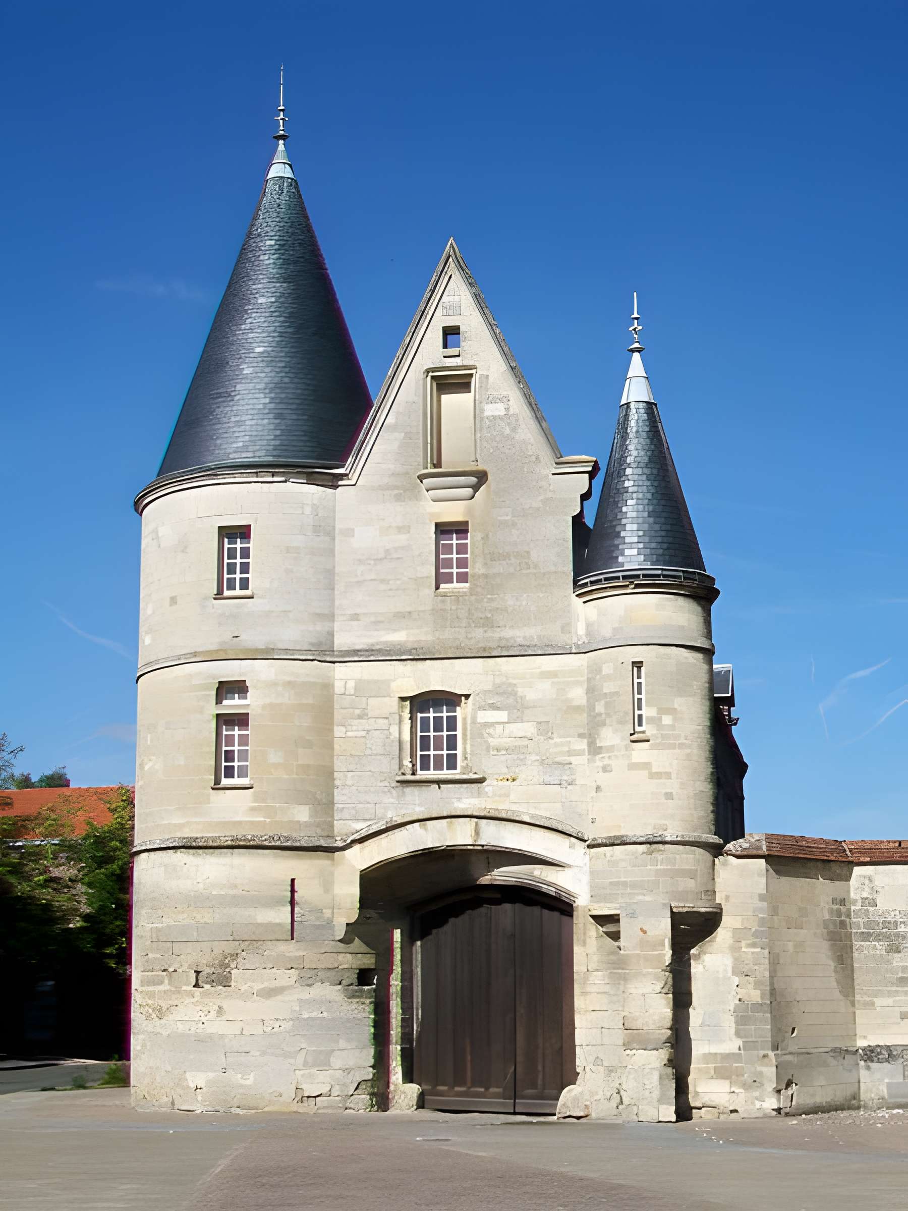 Porte du manoir de Longueil-Sainte-Marie