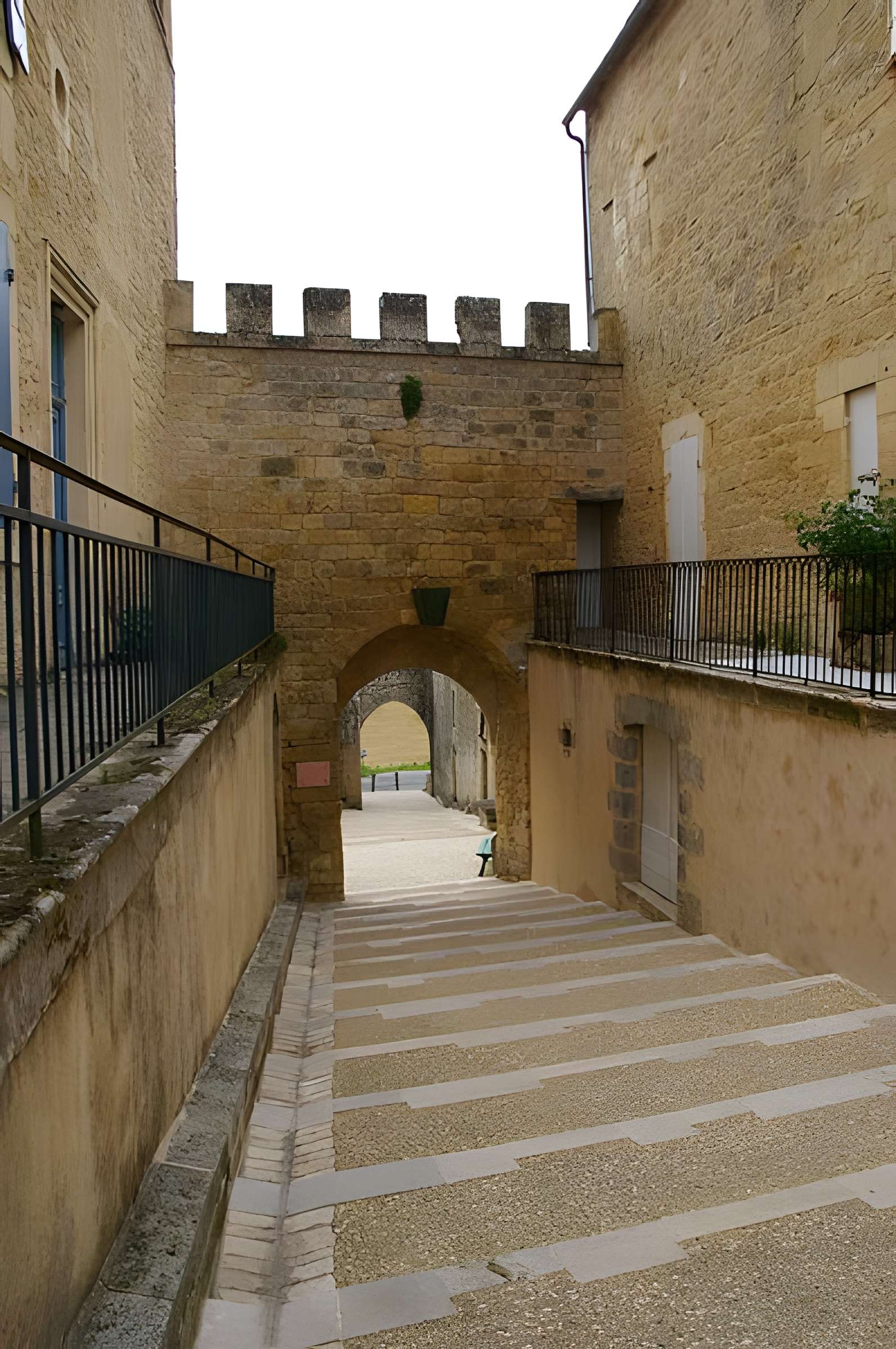 Porte de Luzier à Beaumont-du-Périgord