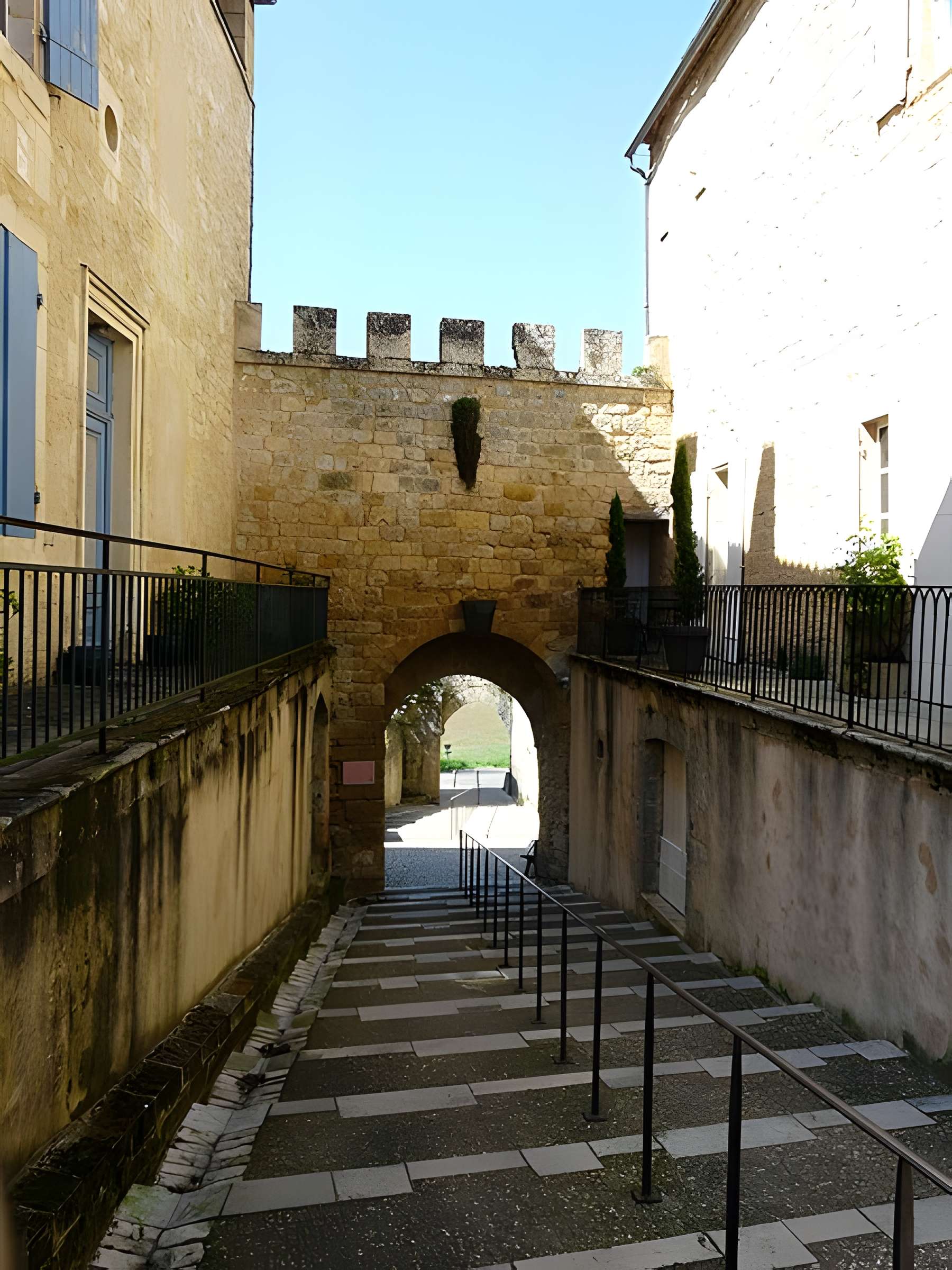 Porte de Luzier à Beaumont-du-Périgord