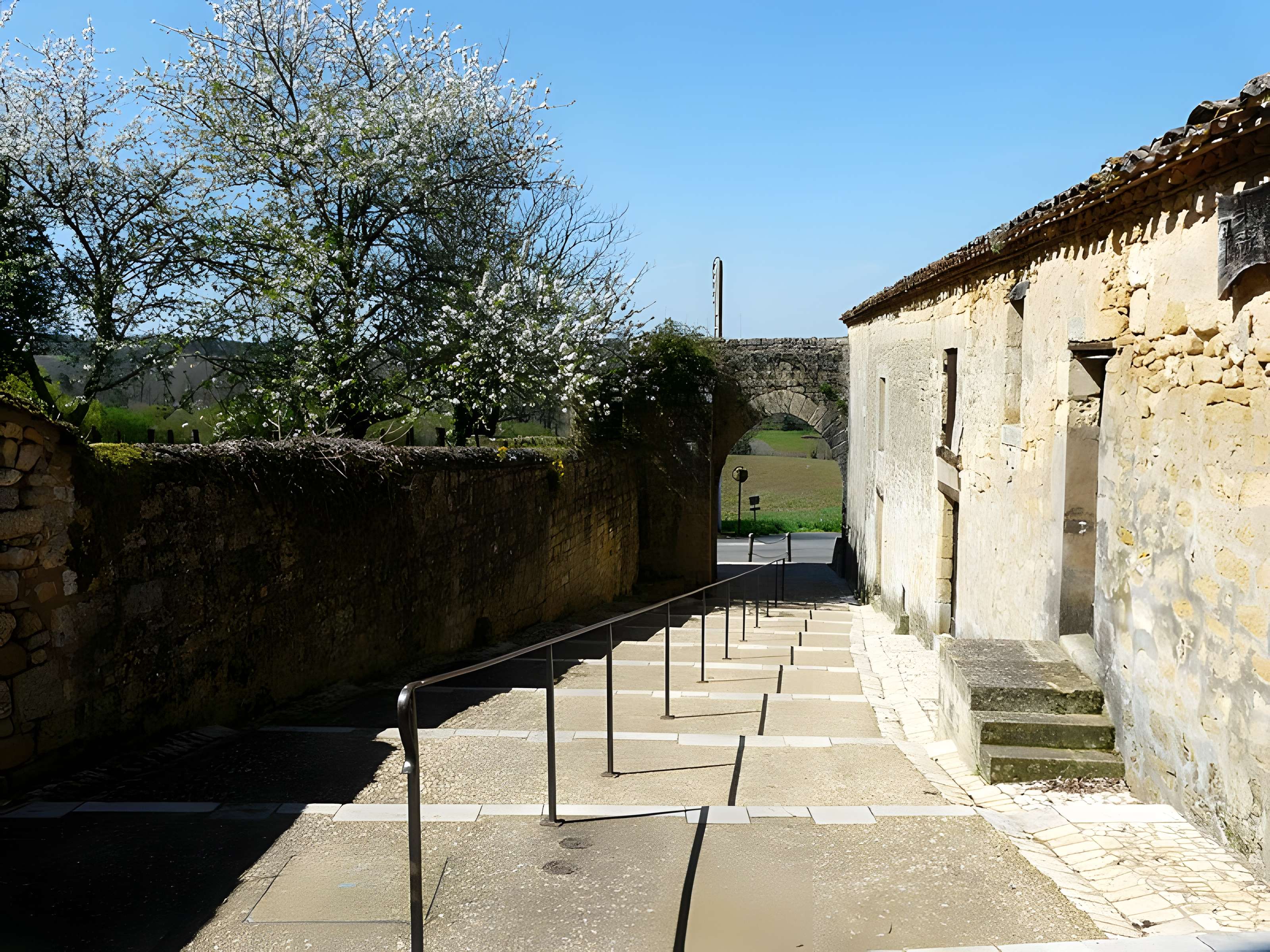 Porte de Luzier à Beaumont-du-Périgord