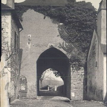 Porte de ville de Gan