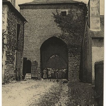 Porte de ville de Gan