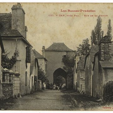 Porte de ville de Gan