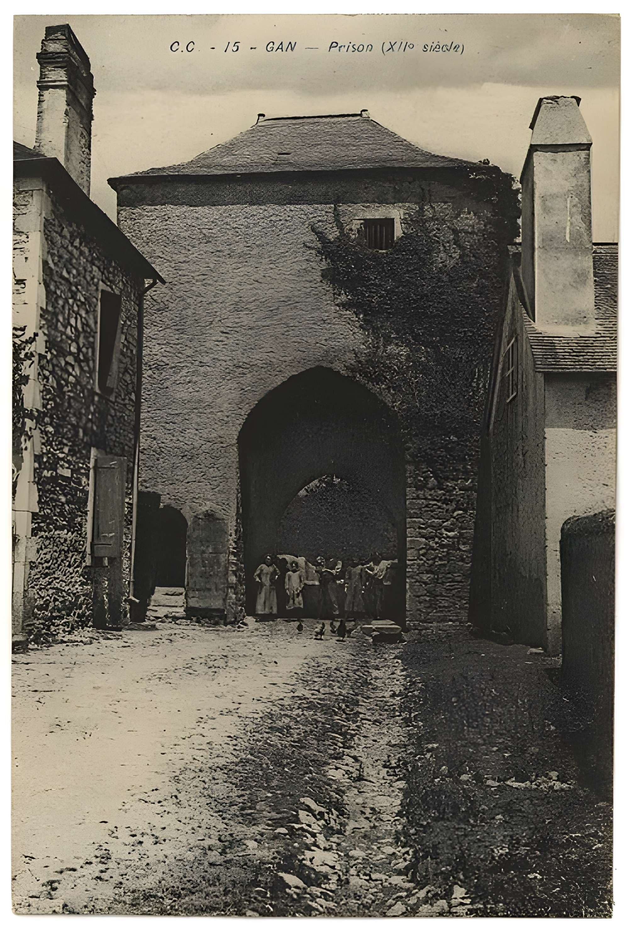 Porte de ville de Gan