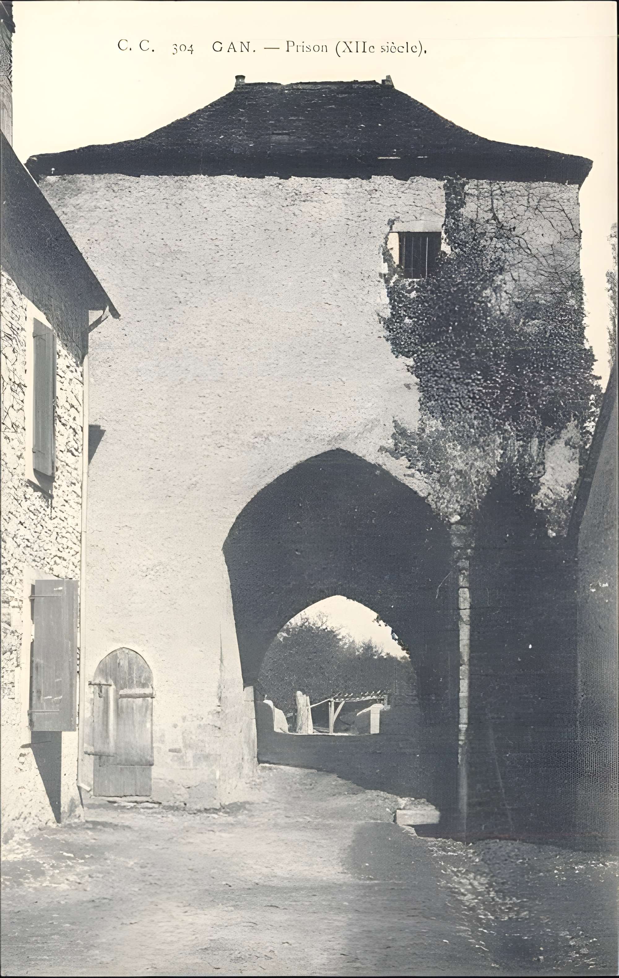 Porte de ville de Gan