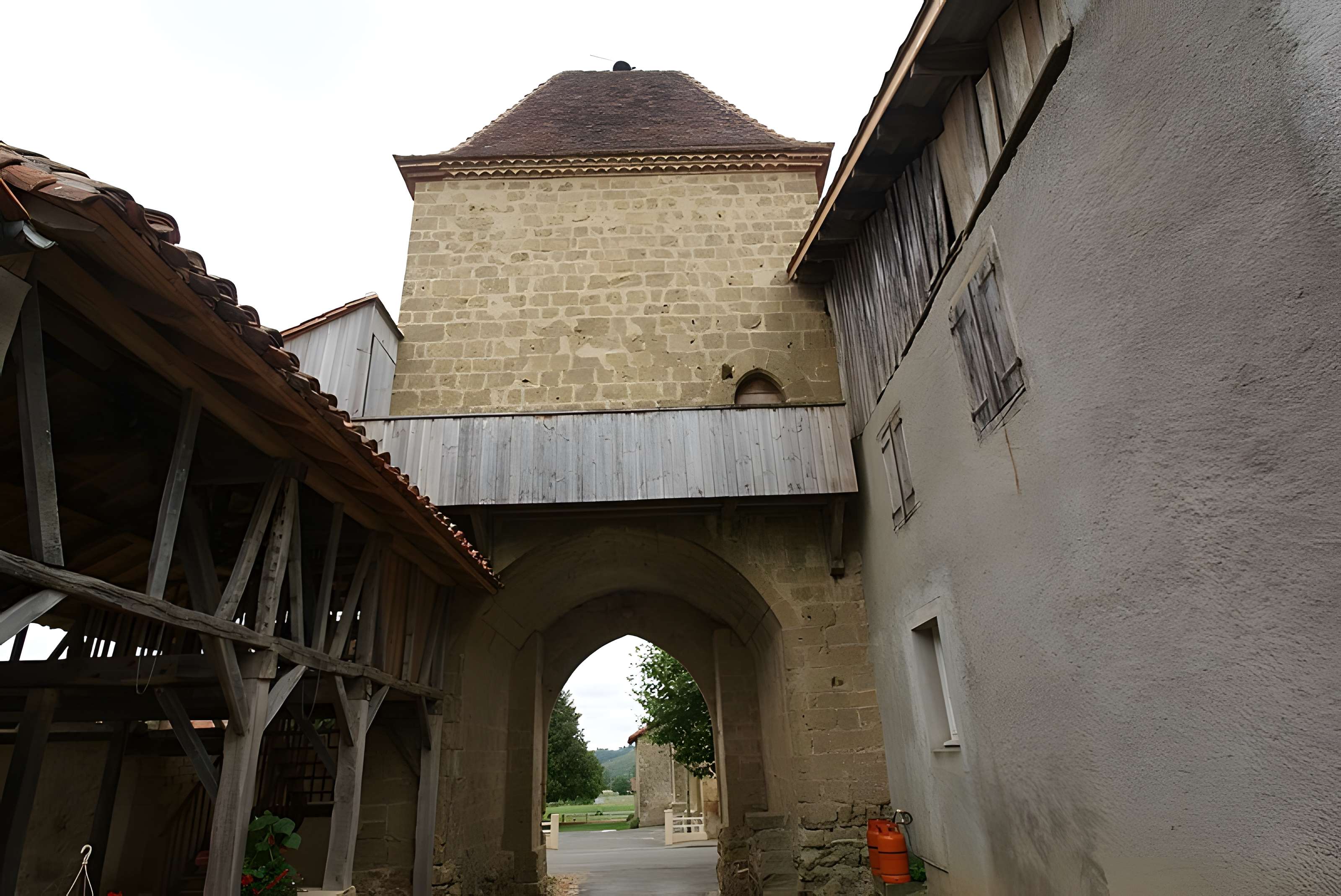 Porte de ville de Mont-d'Astarac