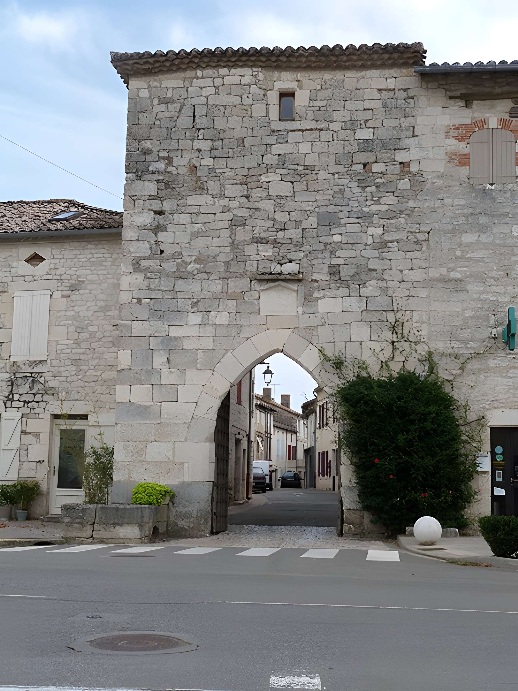 Porte de ville de Montpezat-de-Quercy