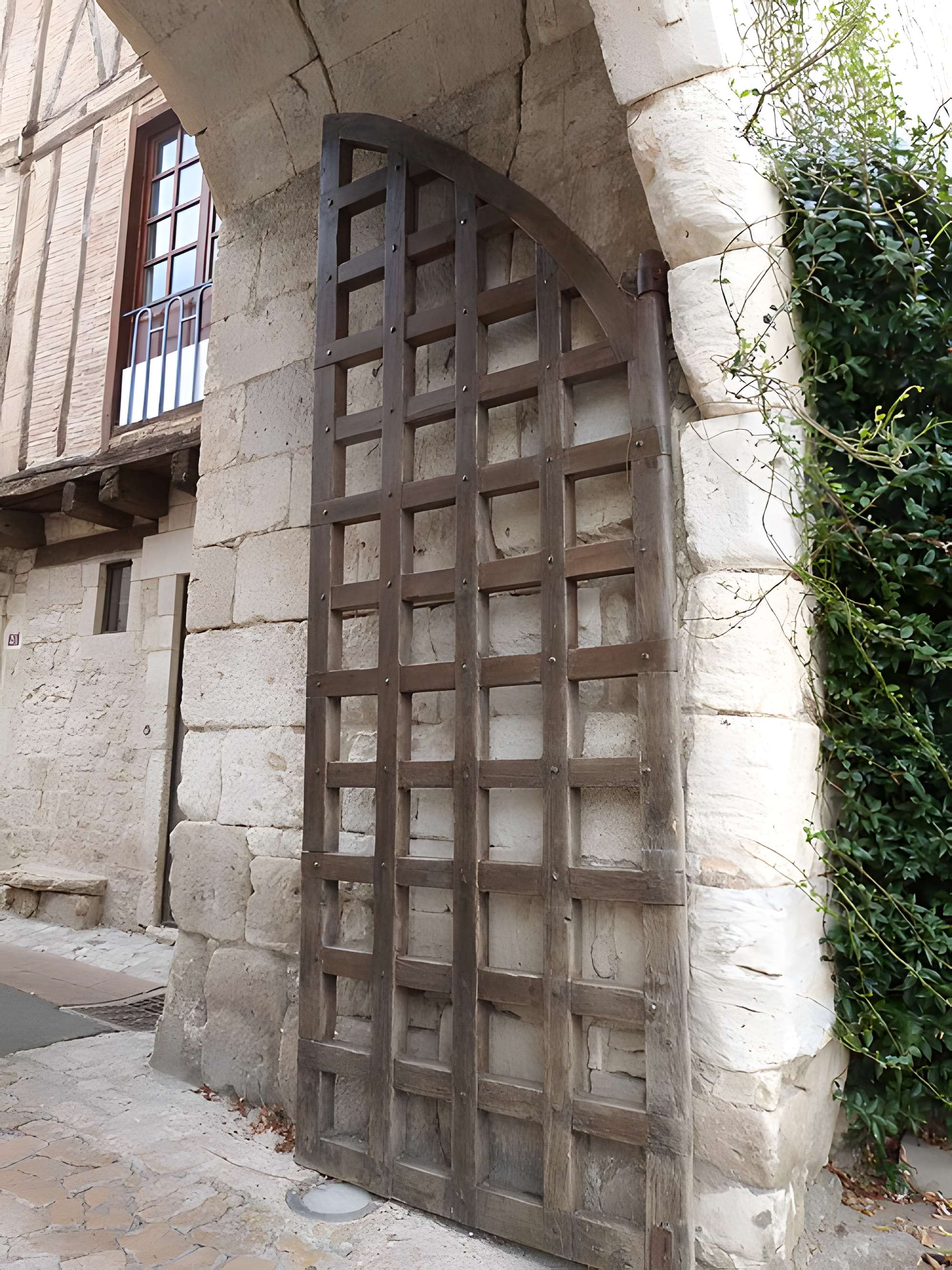Porte de ville de Montpezat-de-Quercy