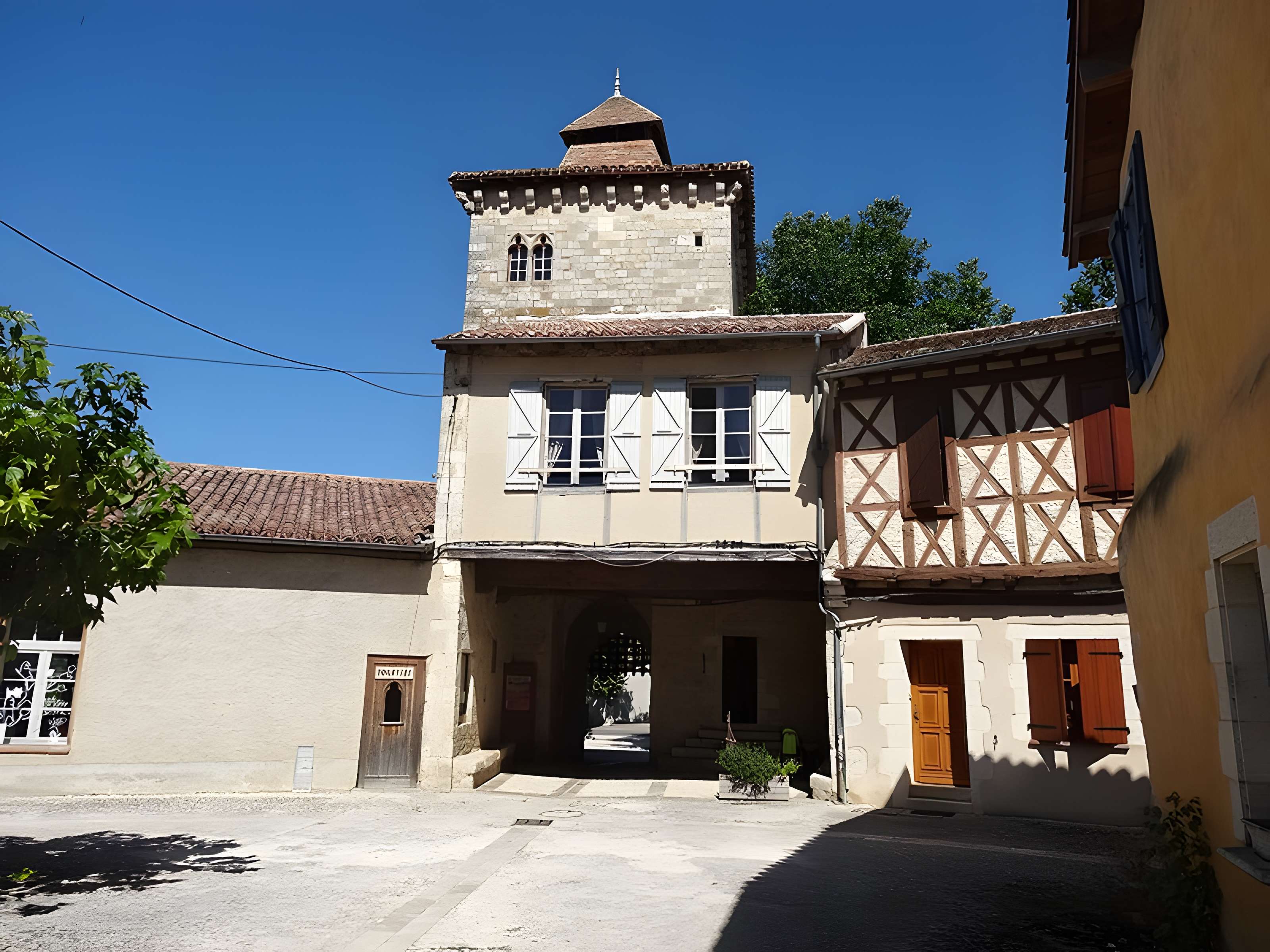 Porte de ville de Sarrant