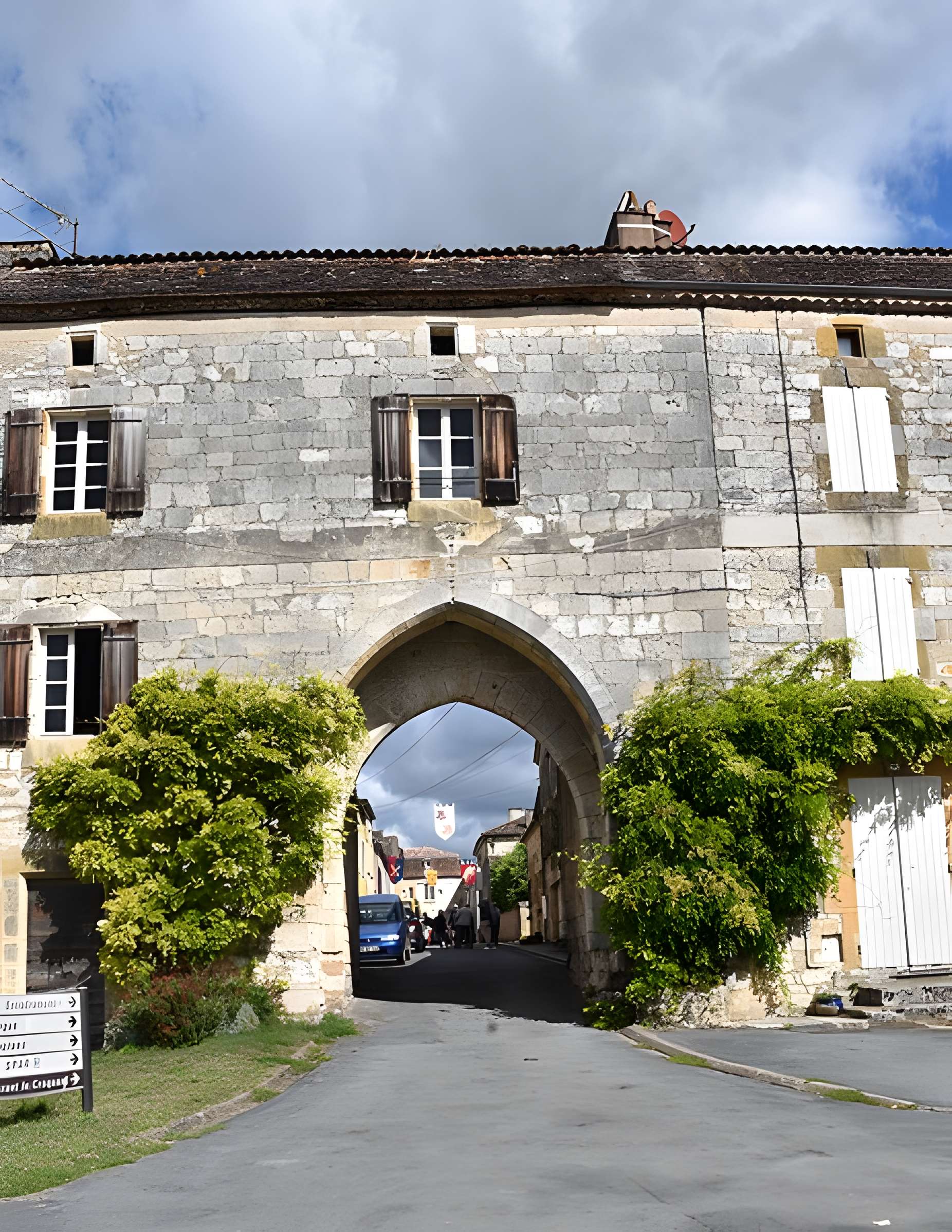 Porte de ville, Rue Saint-Jacques (sud) à Monpazier