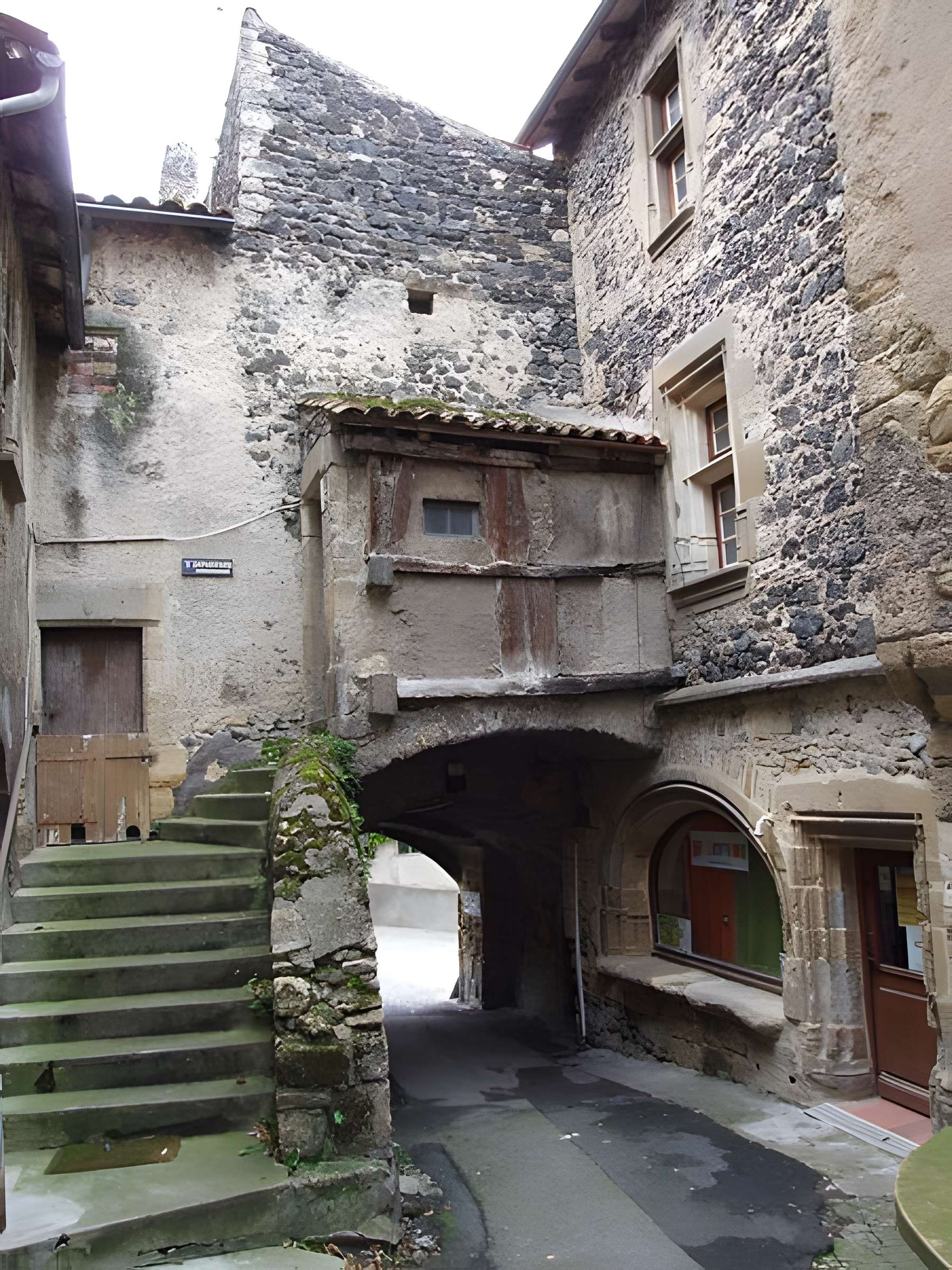 Porte des Boucheries de Saint-Saturnin 