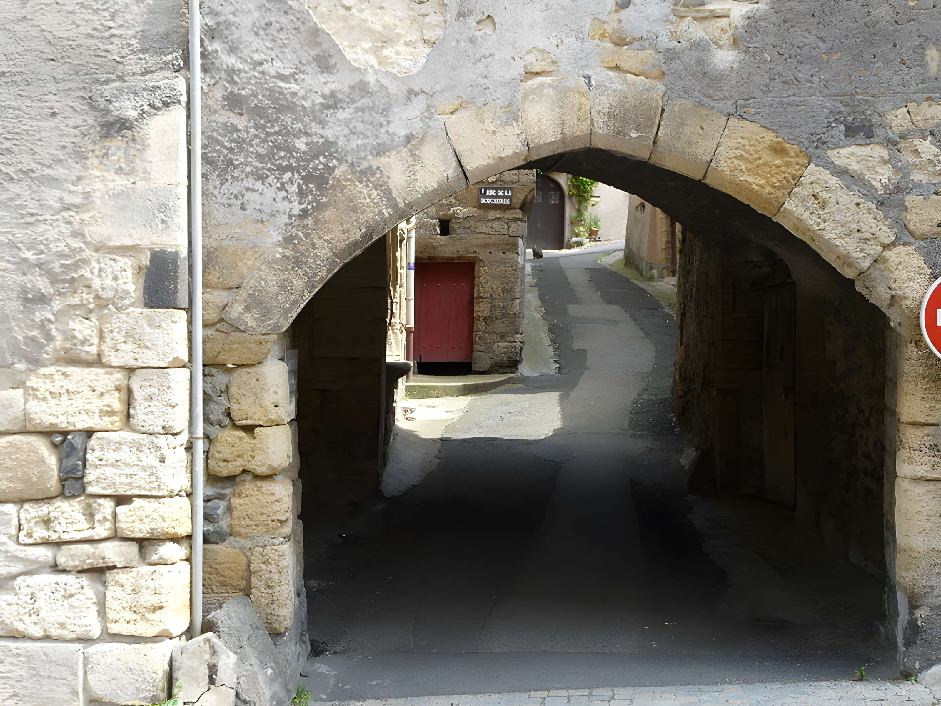 Porte des Boucheries de Saint-Saturnin