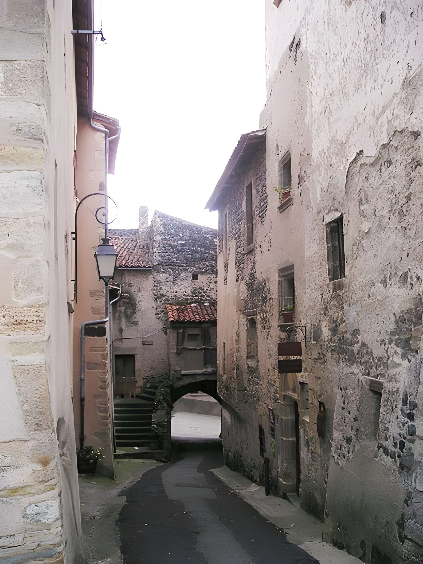 Porte des Boucheries de Saint-Saturnin