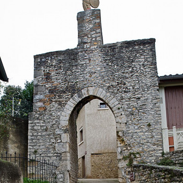 Photo de Porte du Baboin de Chazay-dAzergues