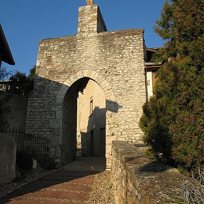 Photo de Porte du Baboin de Chazay-dAzergues