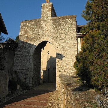 Porte du Baboin de Chazay-dAzergues
